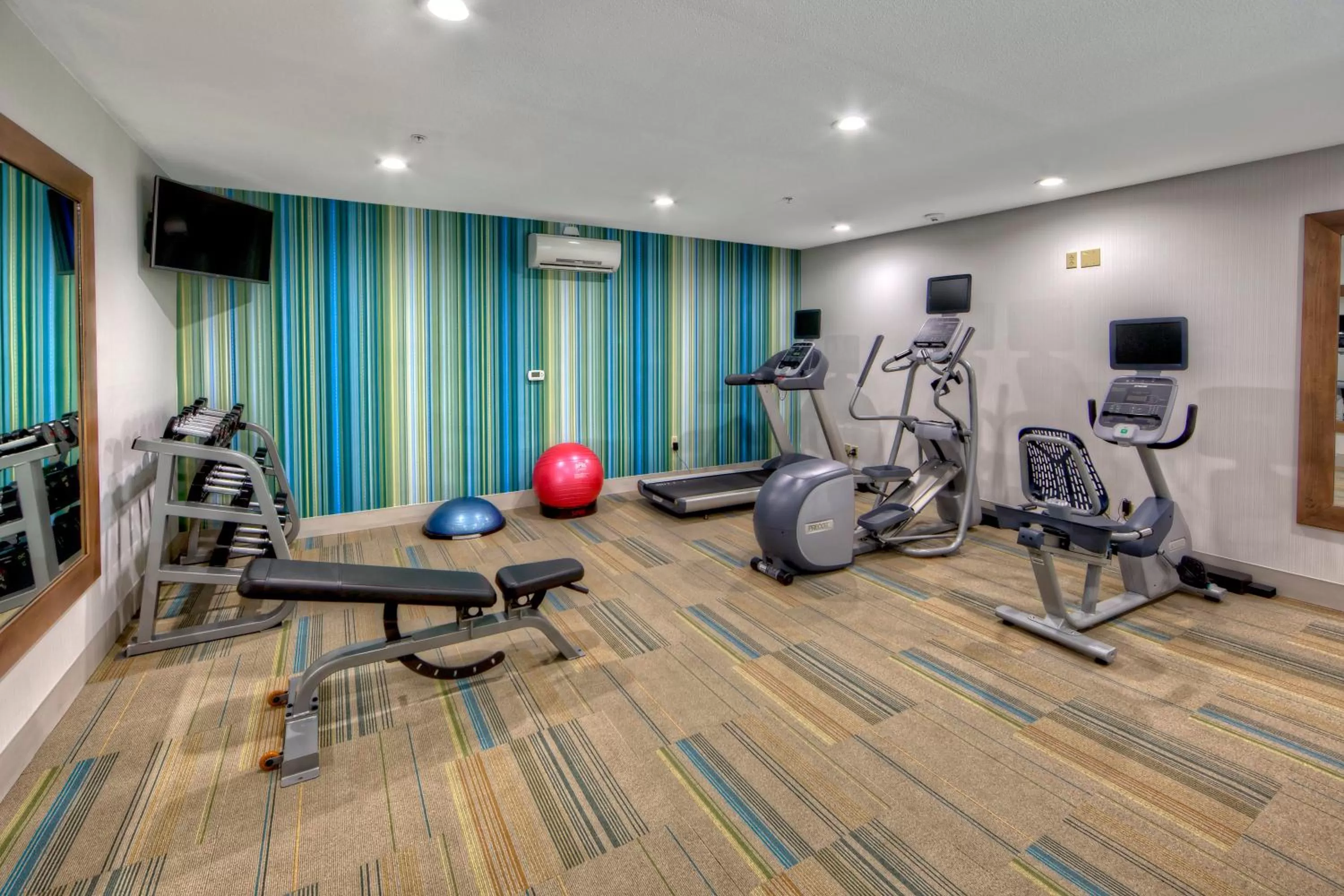 Fitness centre/facilities in Holiday Inn Express & Suites Crossville by IHG