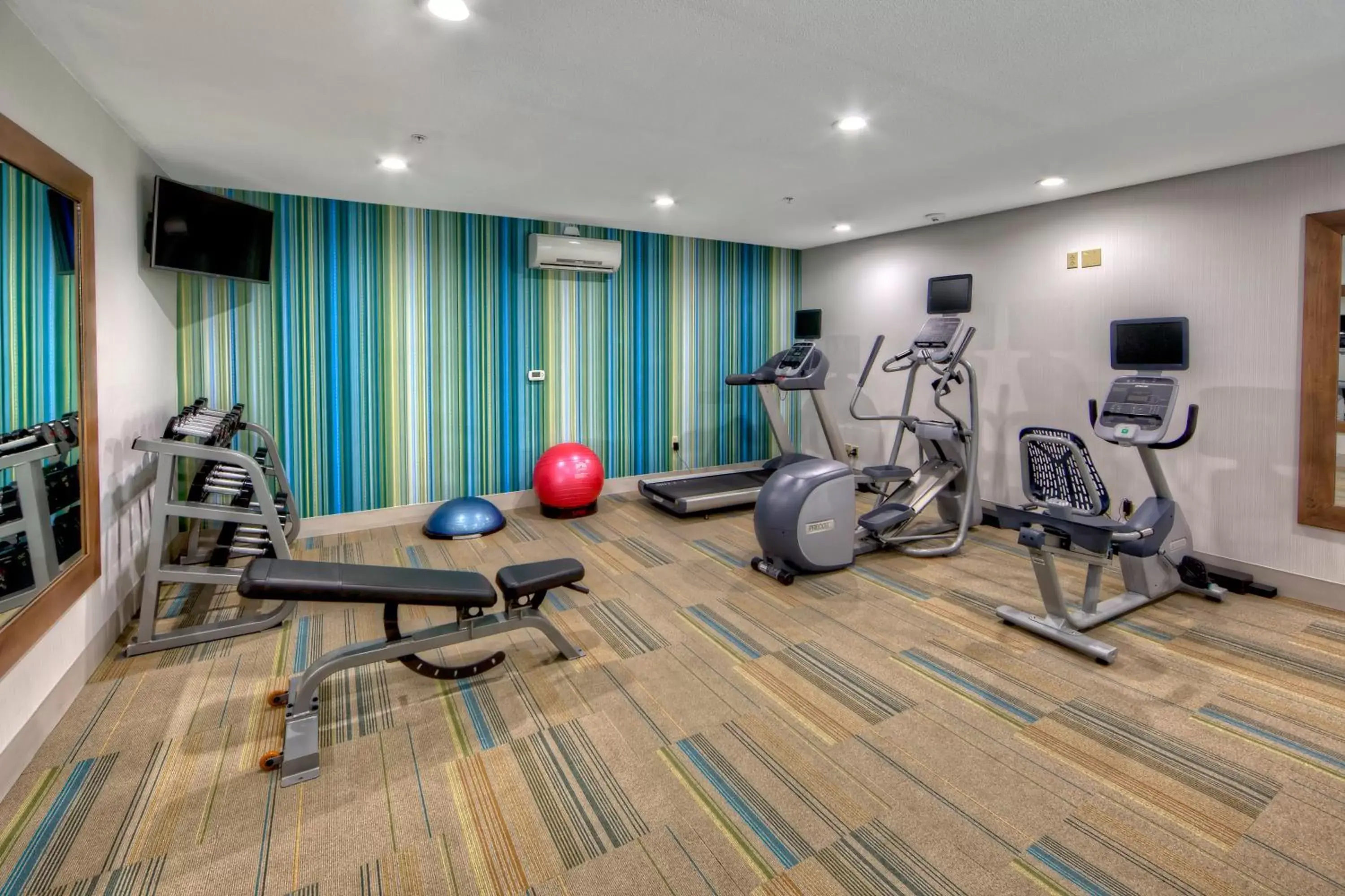 Fitness centre/facilities, Fitness Center/Facilities in Holiday Inn Express & Suites Crossville, an IHG Hotel
