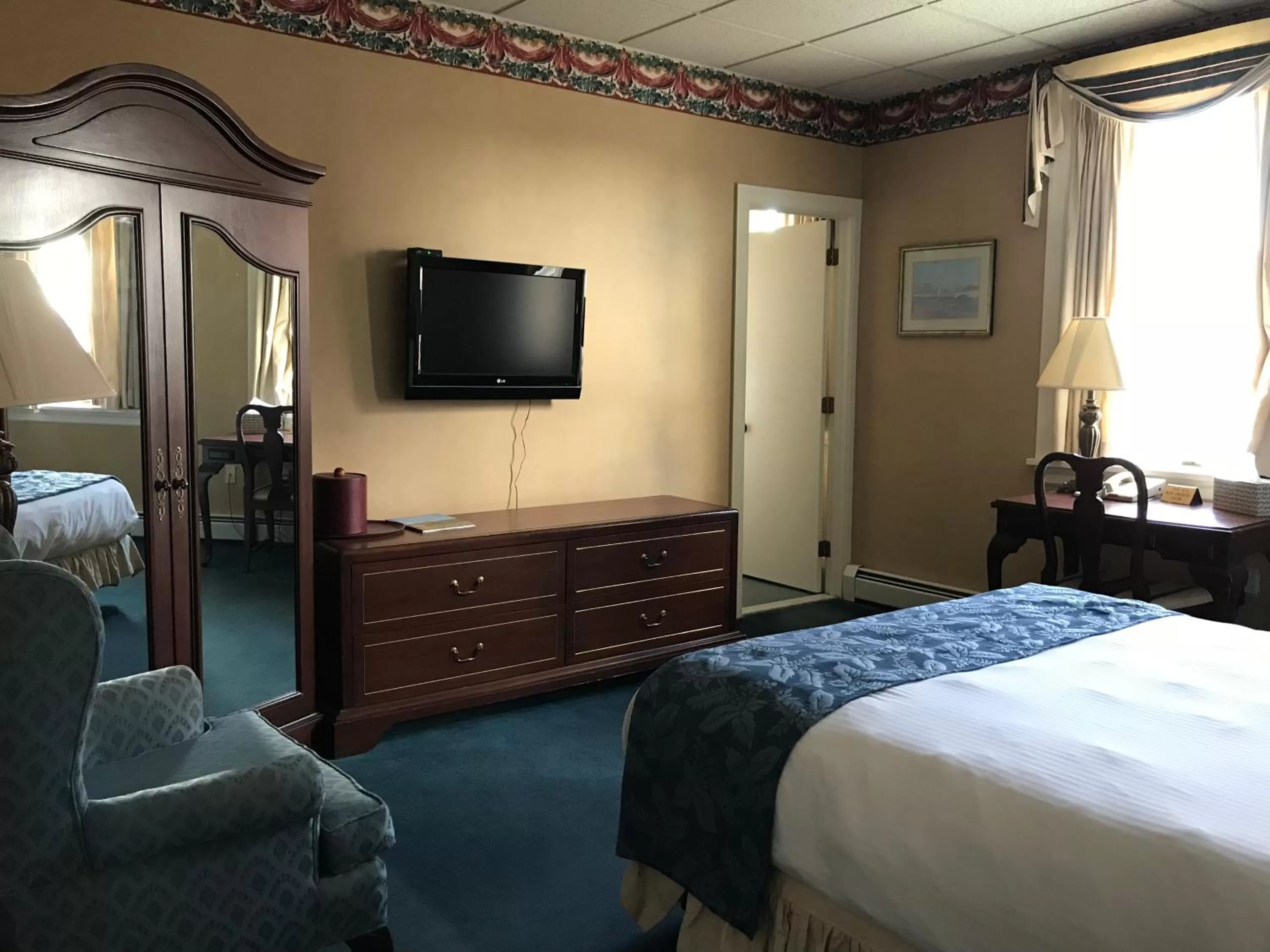 Bed in Waynebrook Inn