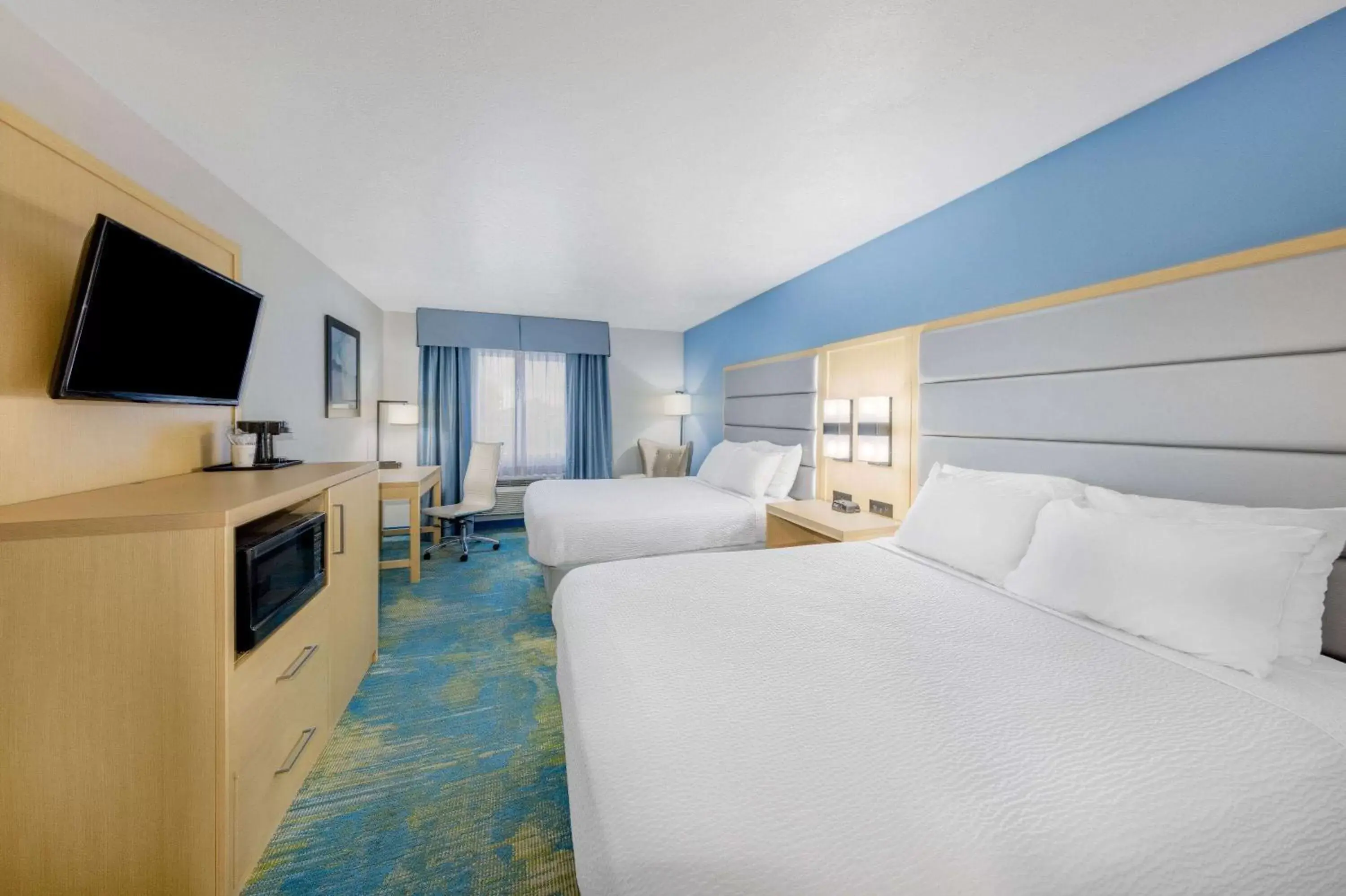 Photo of the whole room, Bed in Days Inn by Wyndham Springville