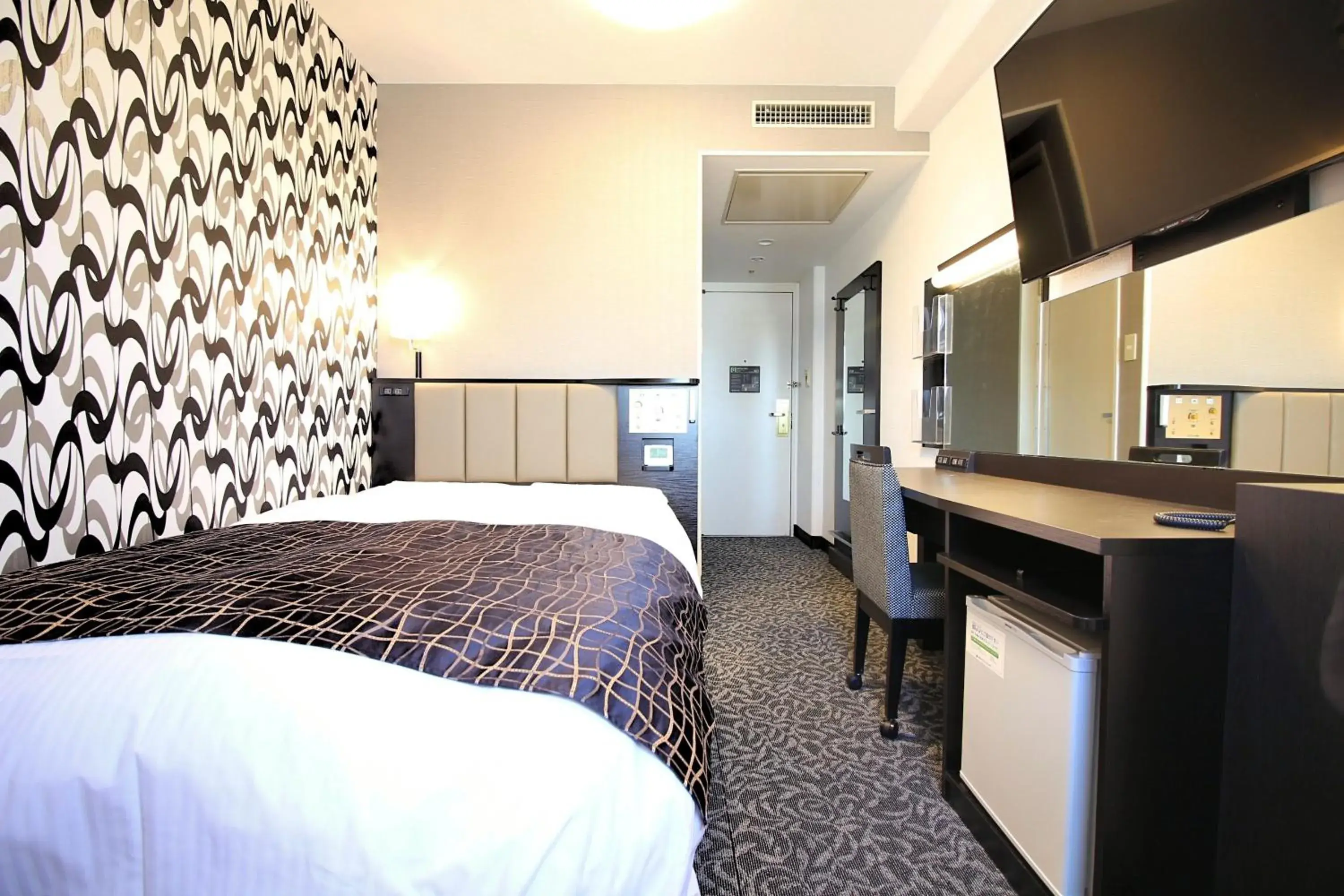 Photo of the whole room, Bed in APA Hotel Sagaeki Minamiguchi