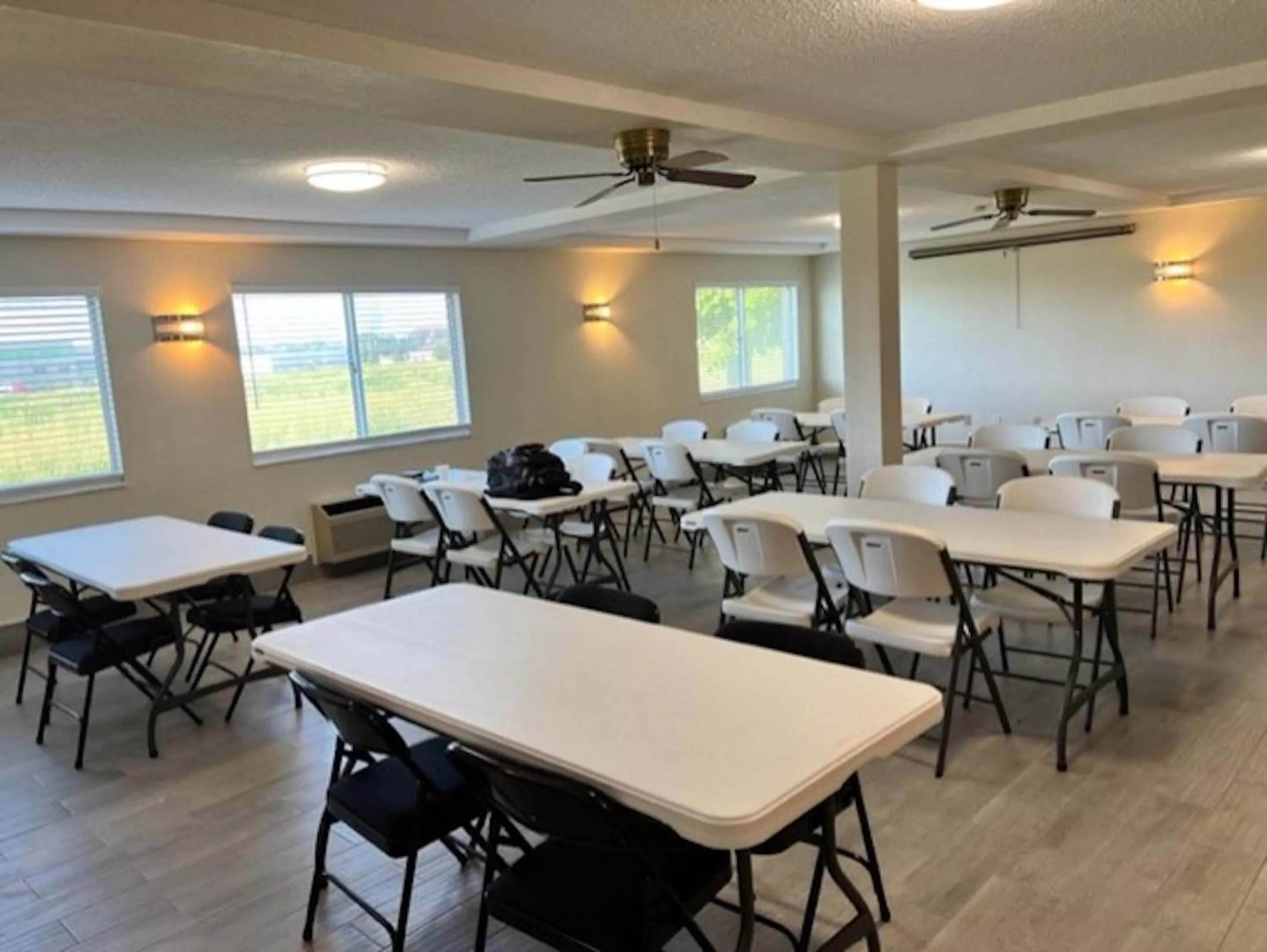 Breakfast in Red Roof Inn Lawrenceburg