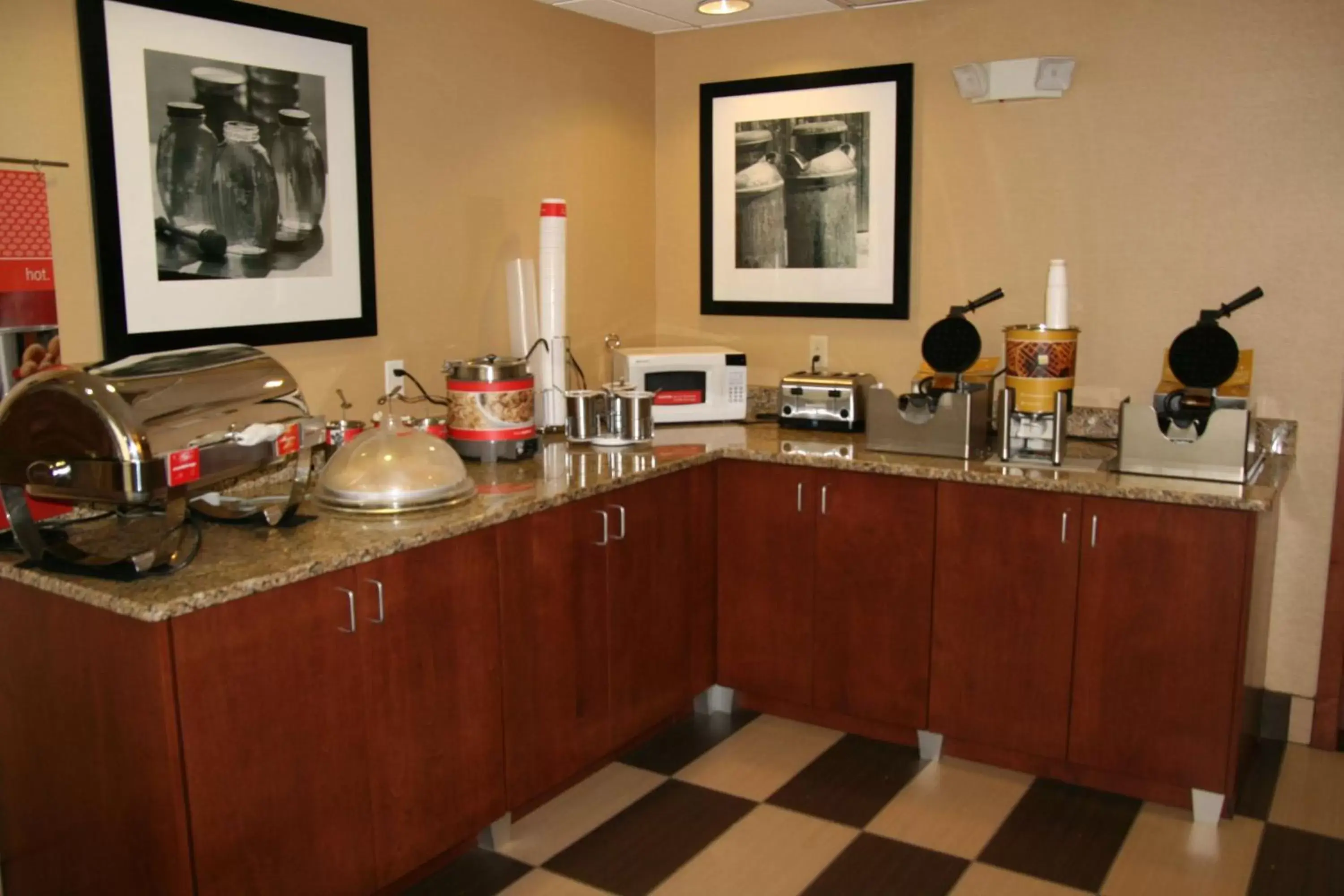 Dining area in Hampton Inn - Hillsville