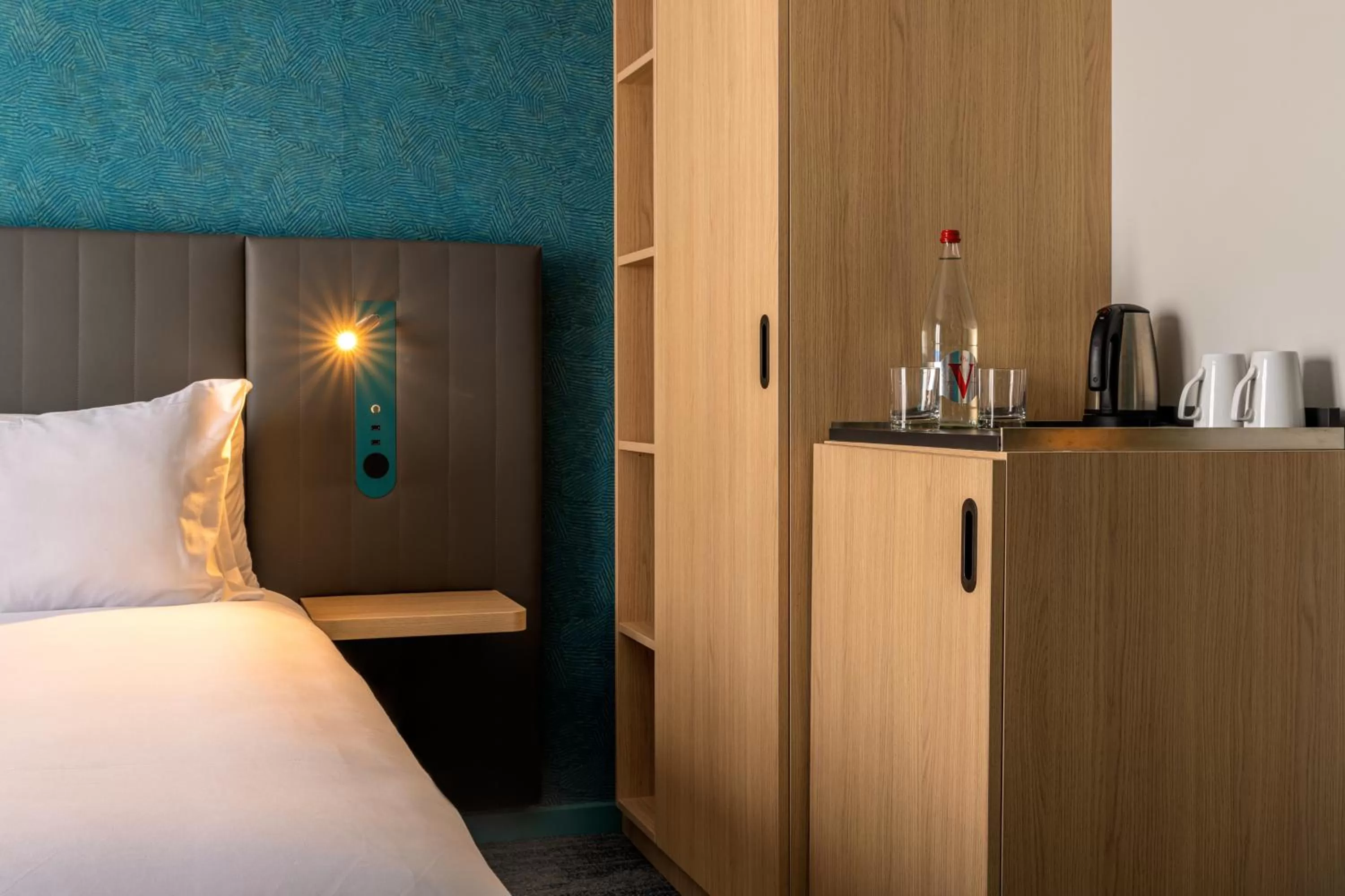 hair dresser, Bed in Holiday Inn Reims Centre by IHG