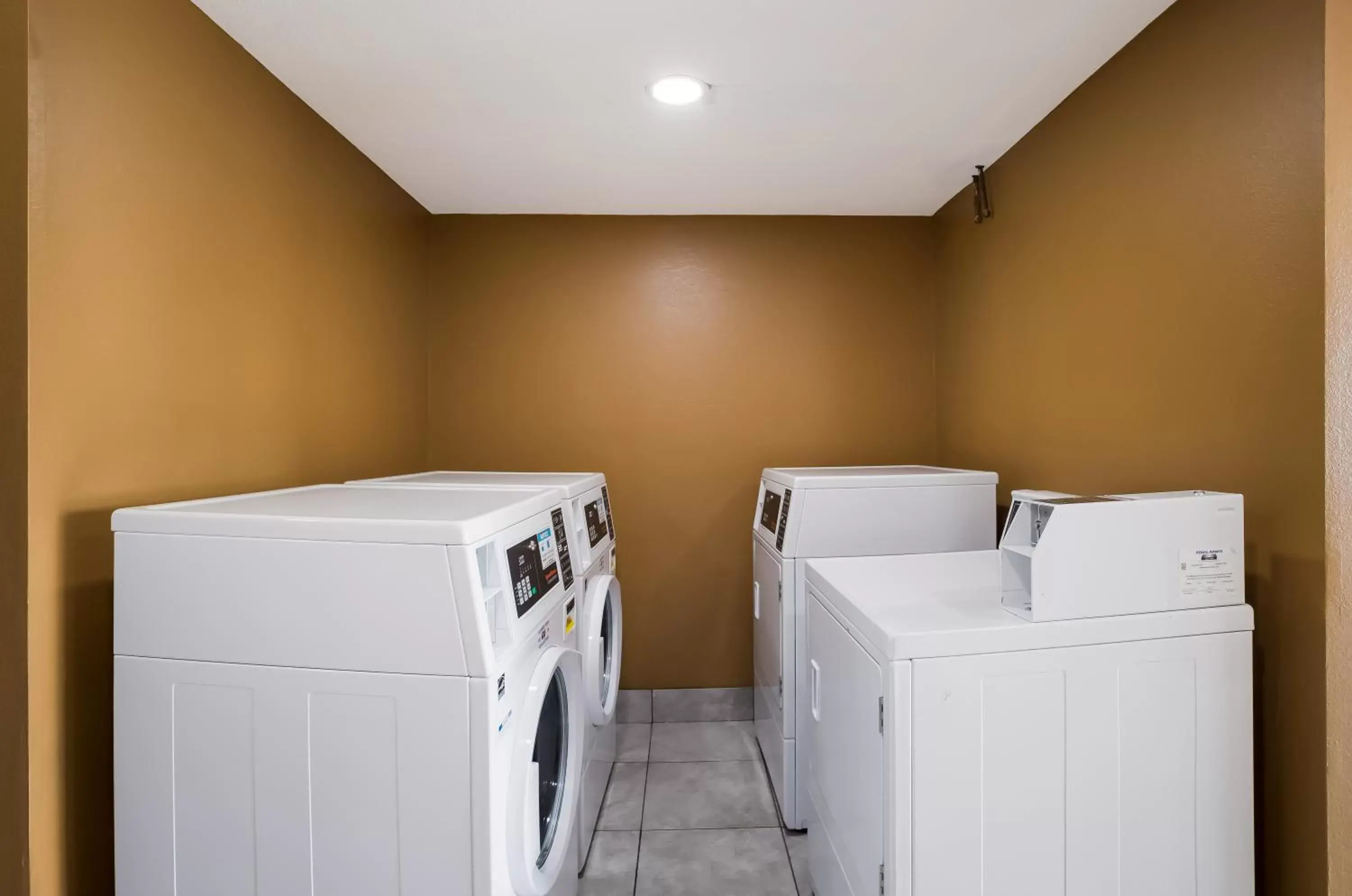 laundry in Scottish Inn & Suites-Allentown