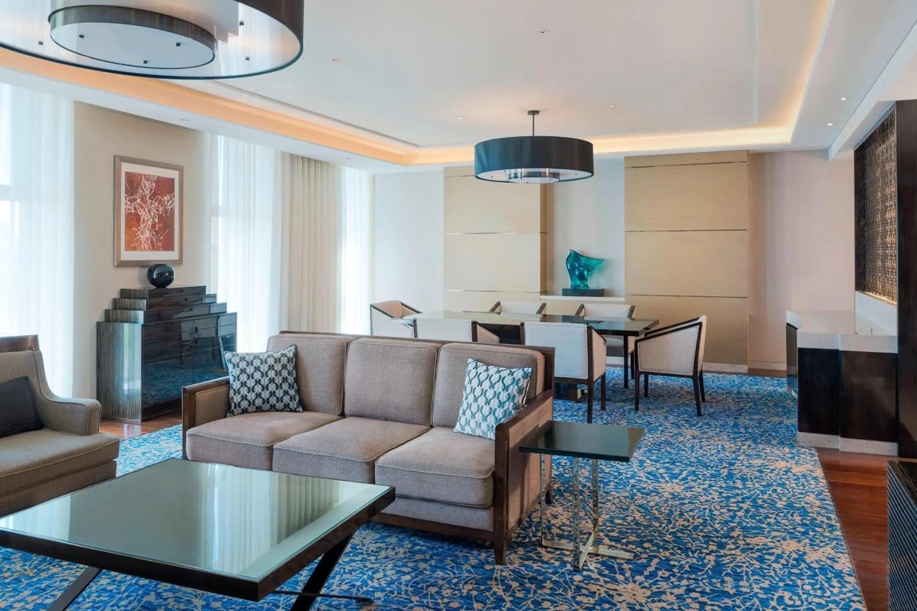 Living room, Seating Area in Sheraton Changchun Jingyuetan Hotel