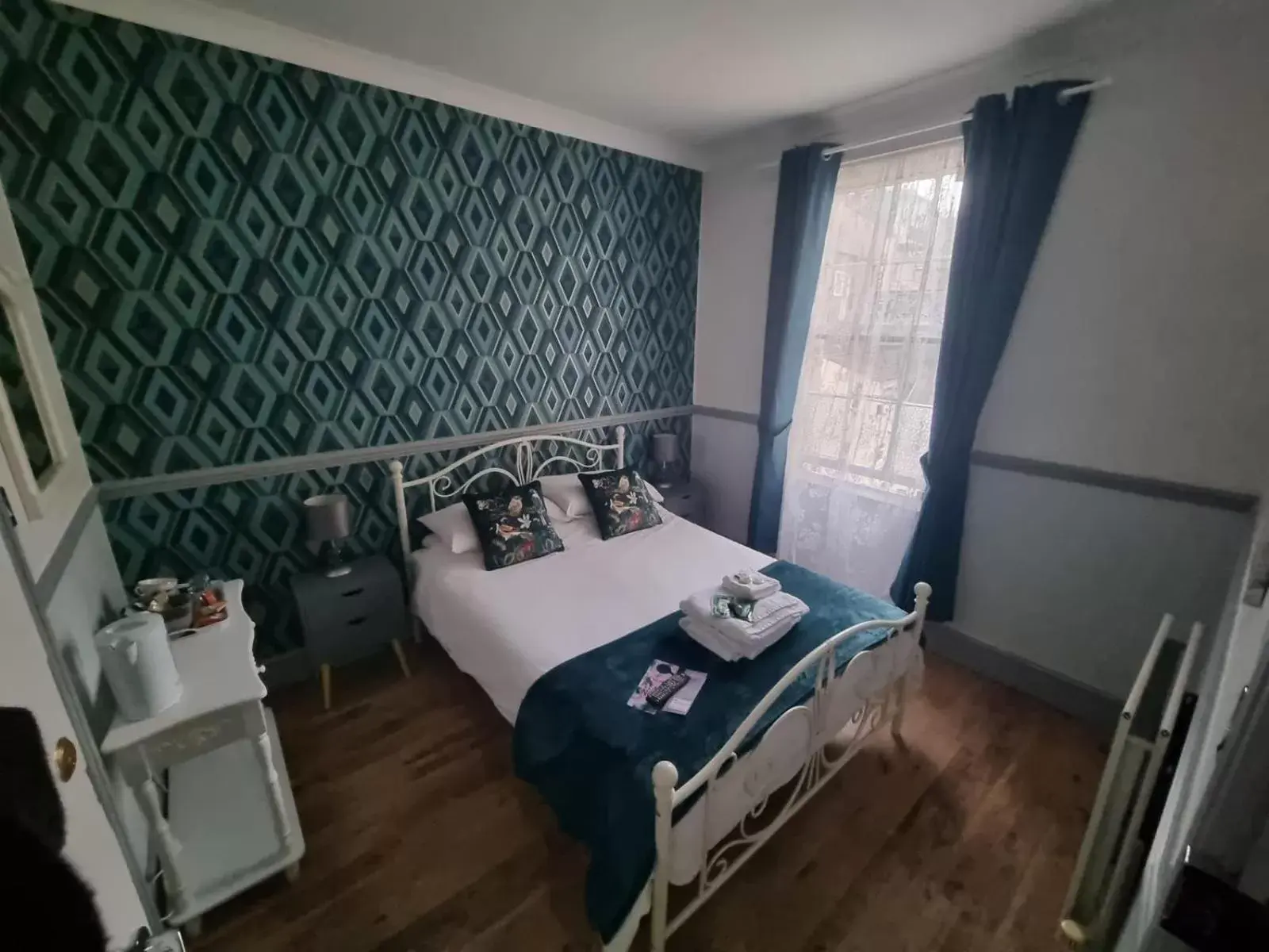 Bedroom, Bed in LilyRose Hotel