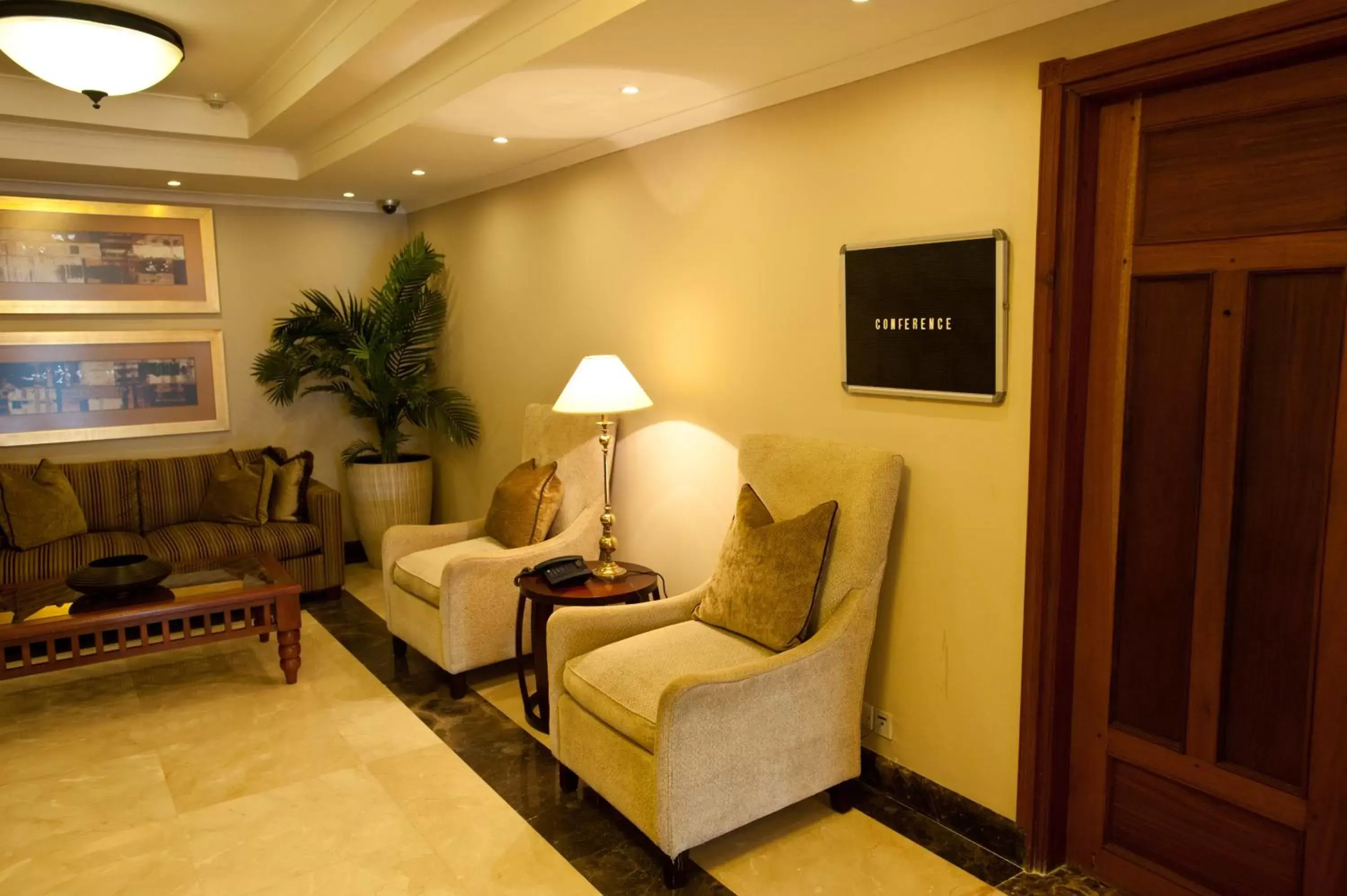 Lobby or reception, Seating Area in Sea Cliff Hotel