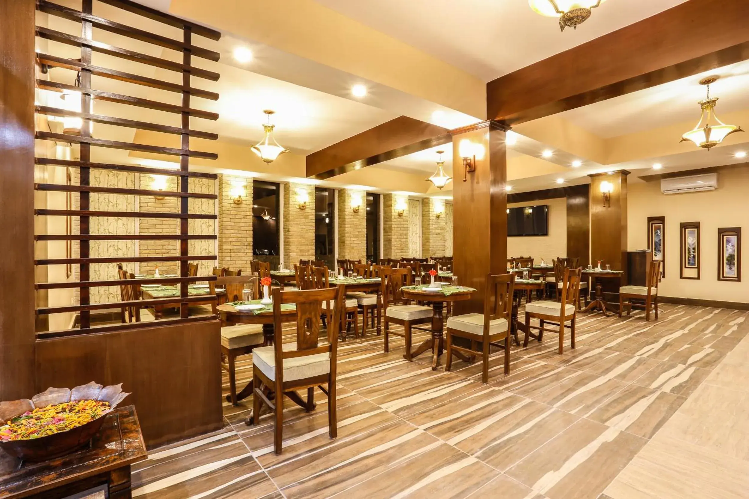 Restaurant/Places to Eat in Da Yatra Courtyard Hotel