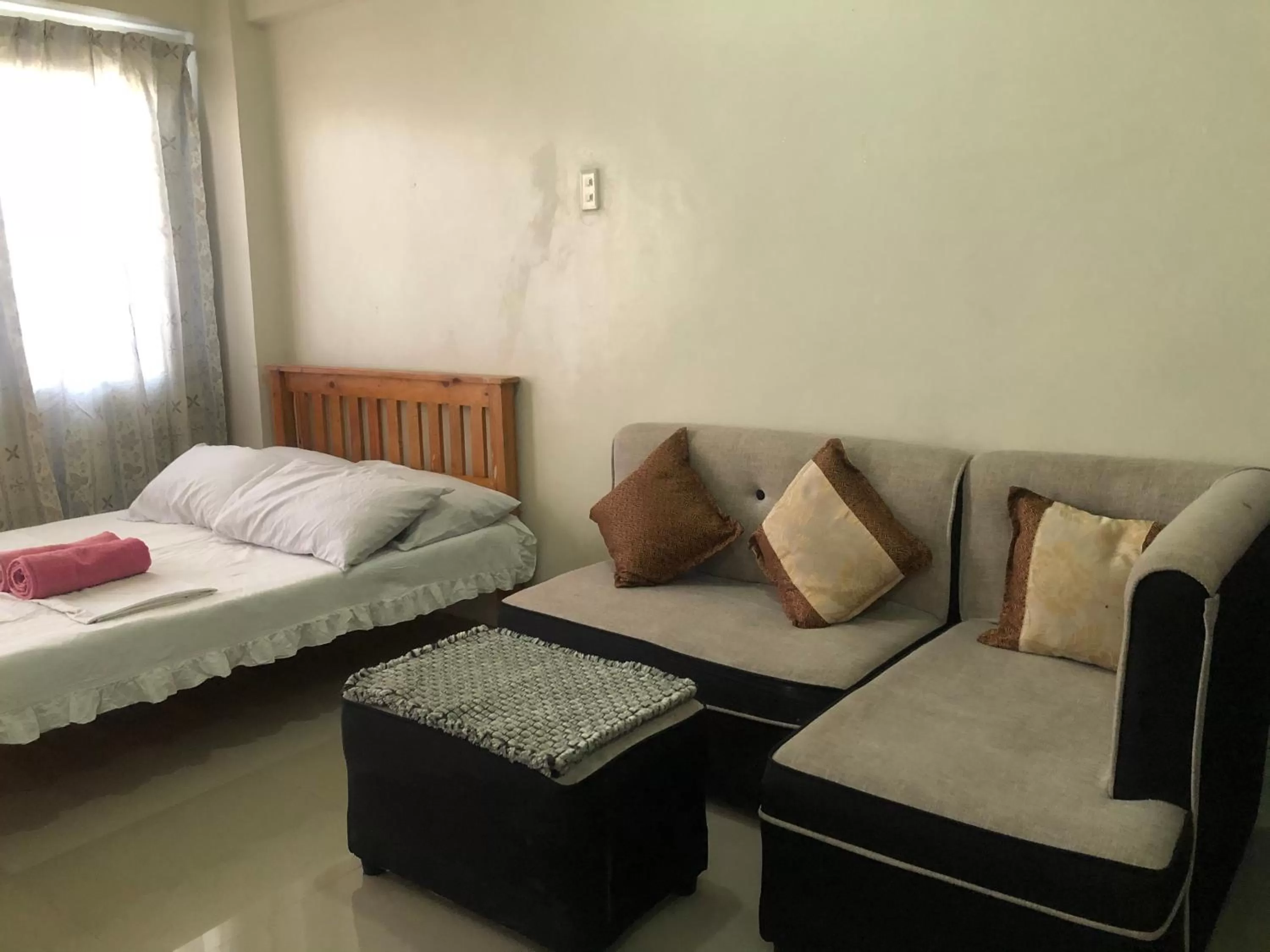 Living room, Bed in Your City•Home Apartment