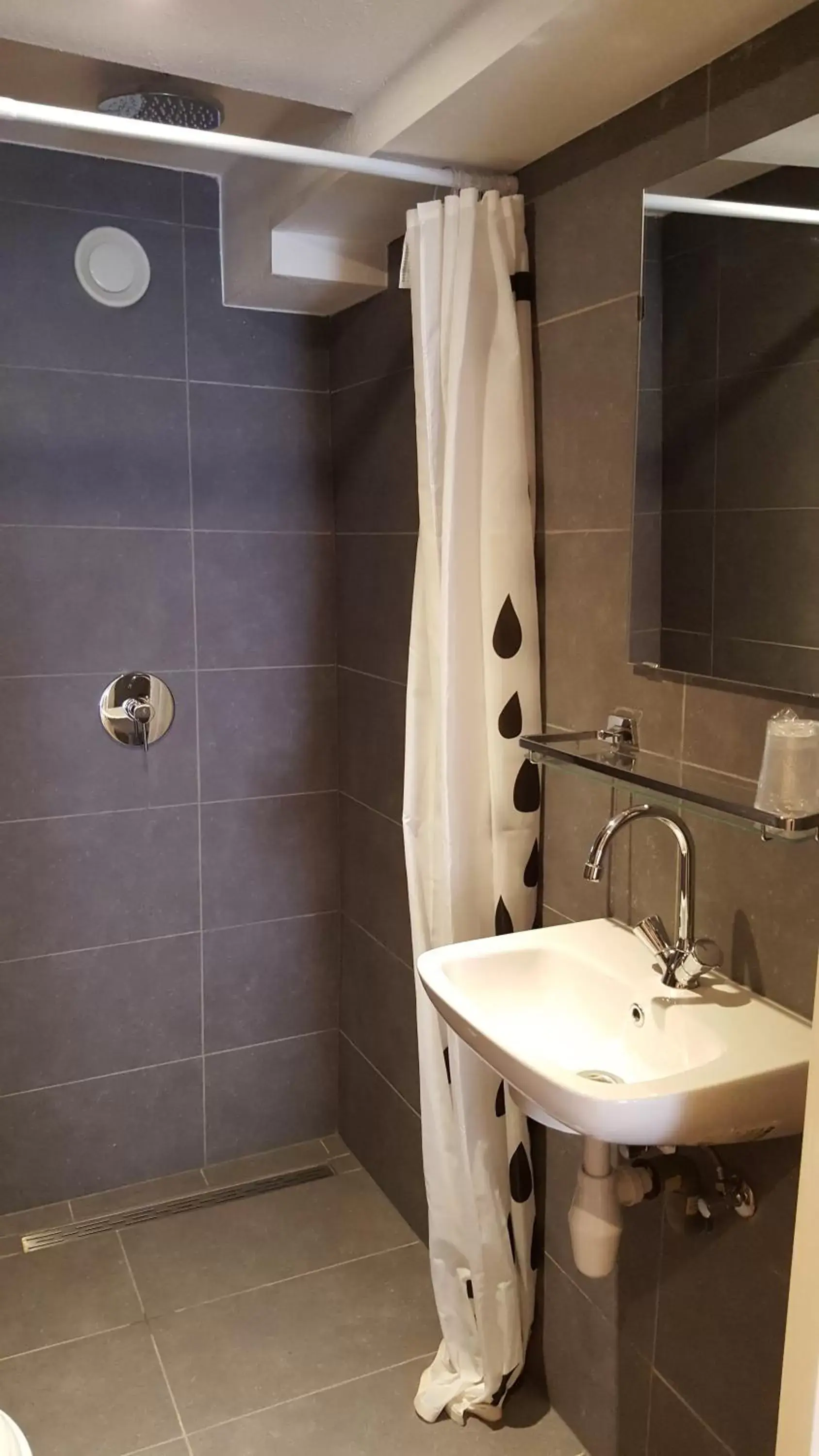 Shower, Bathroom in Hotel Old Quarter