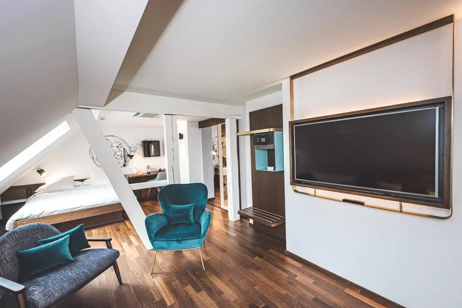 TV and multimedia, TV/Entertainment Center in Hotel Bernina Geneva