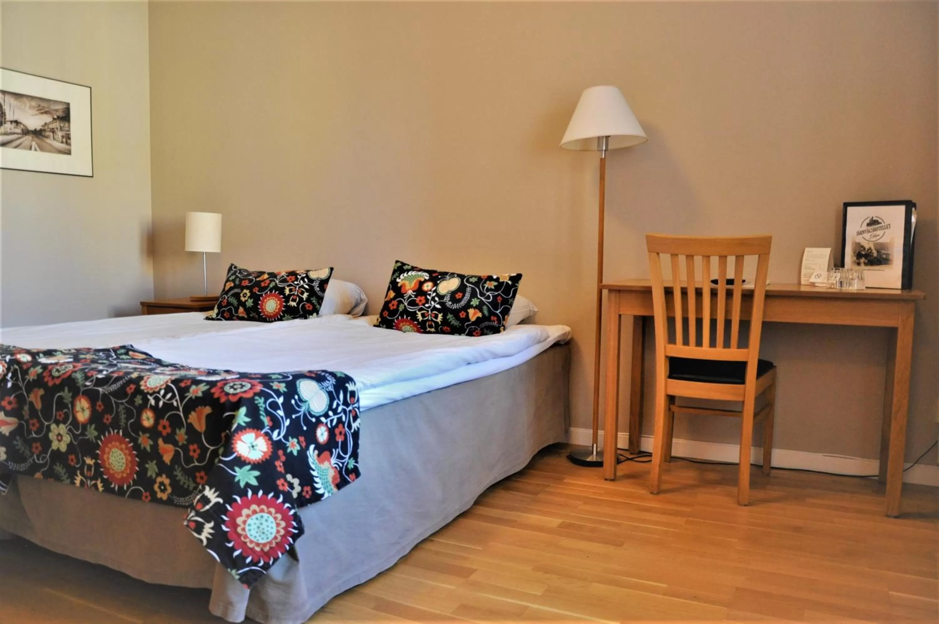 Property building, Bed in Järnvägshotellet Edsbyn