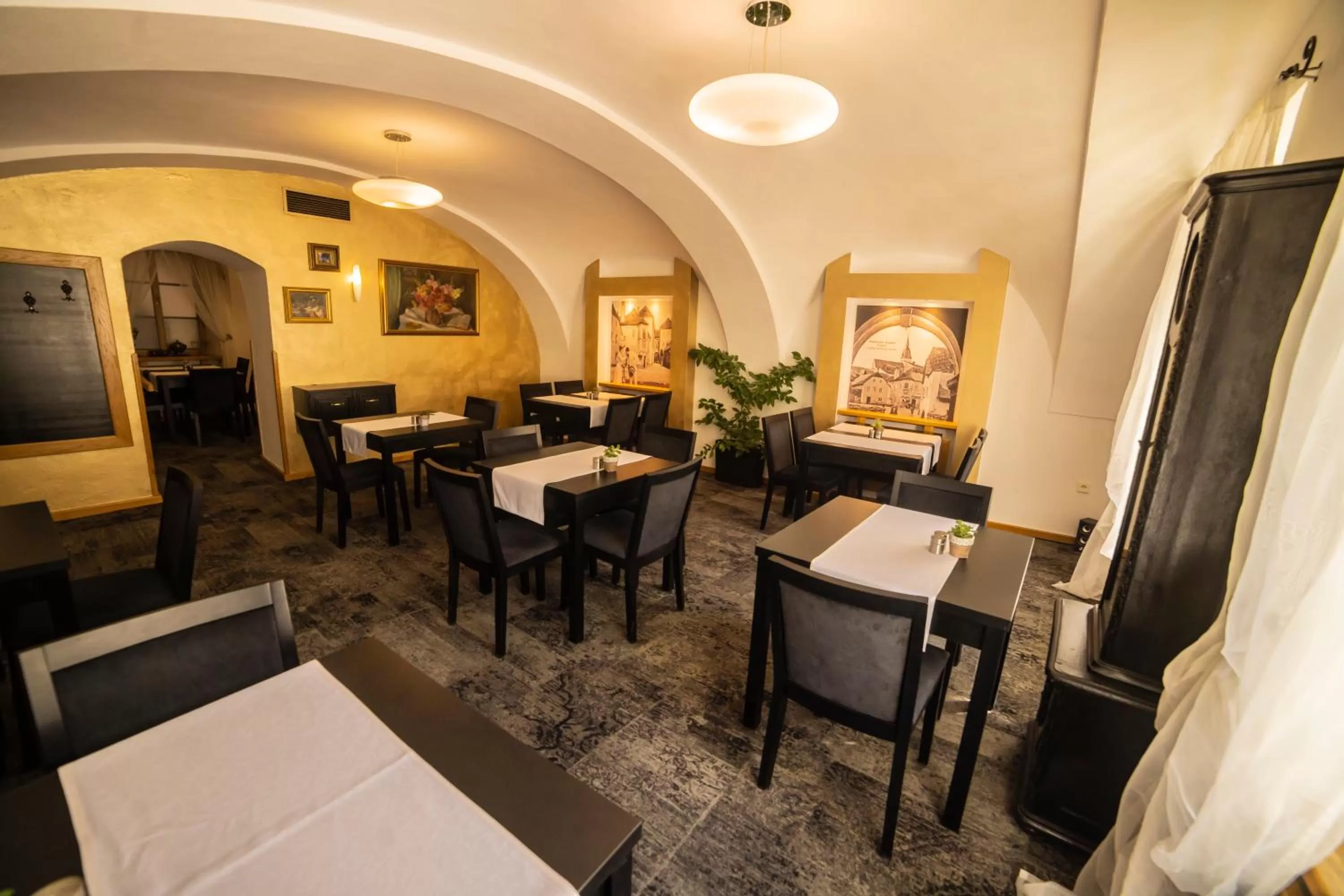 Restaurant/places to eat in Hotel Bílá Paní