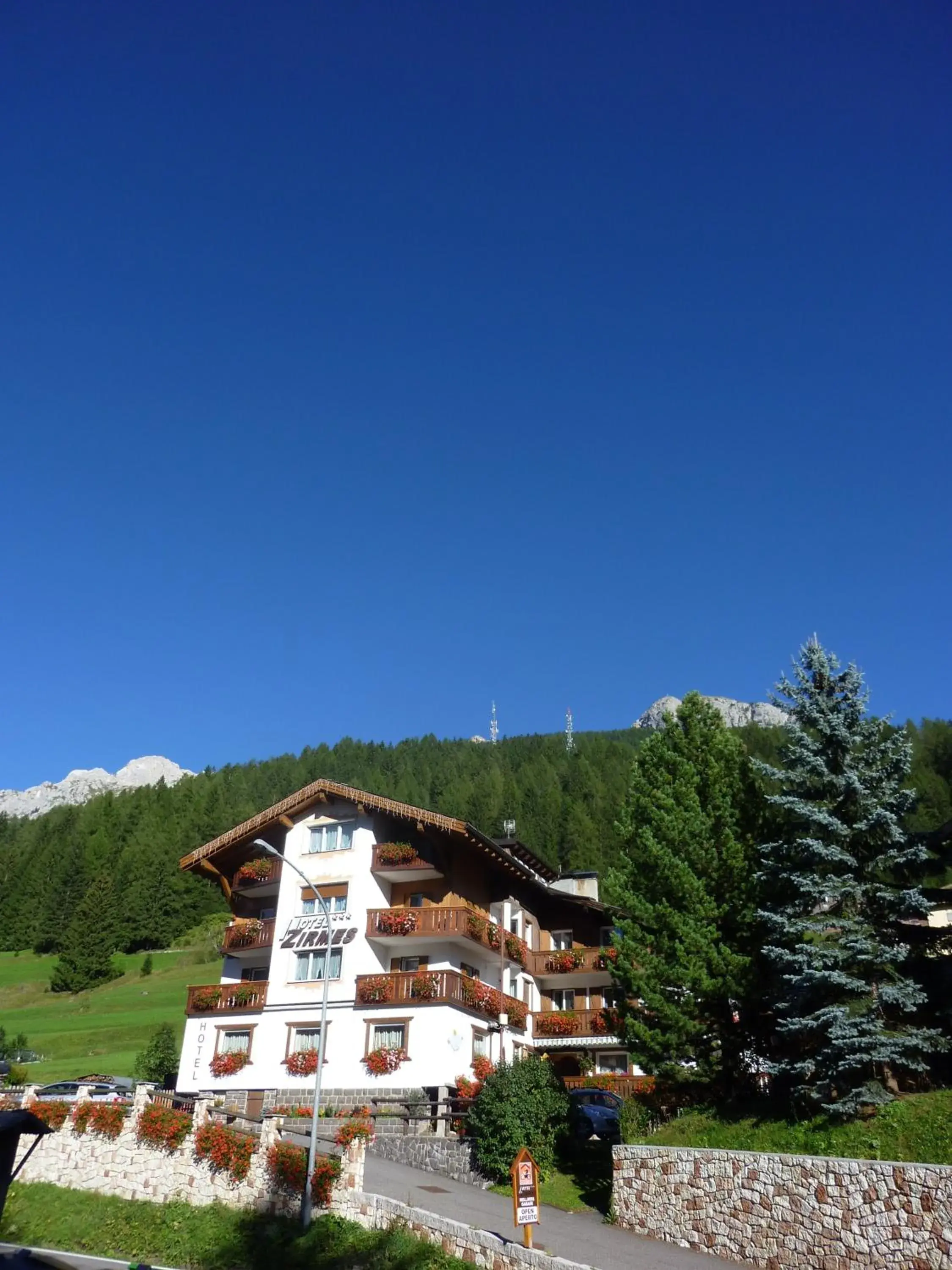 Facade/entrance, Property Building in Hotel Zirmes