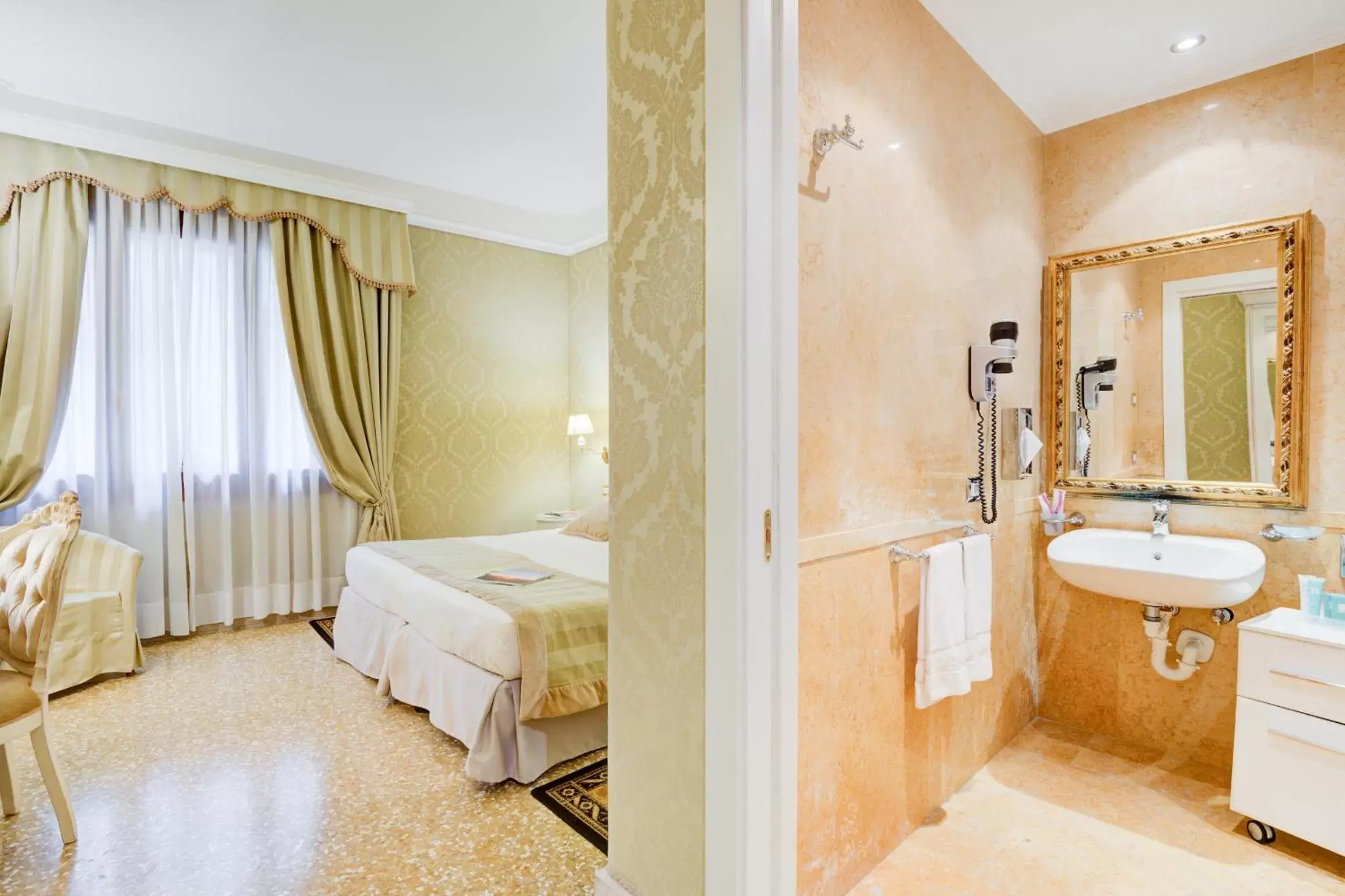 Photo of the whole room, Bathroom in Hotel Al Duca Di Venezia