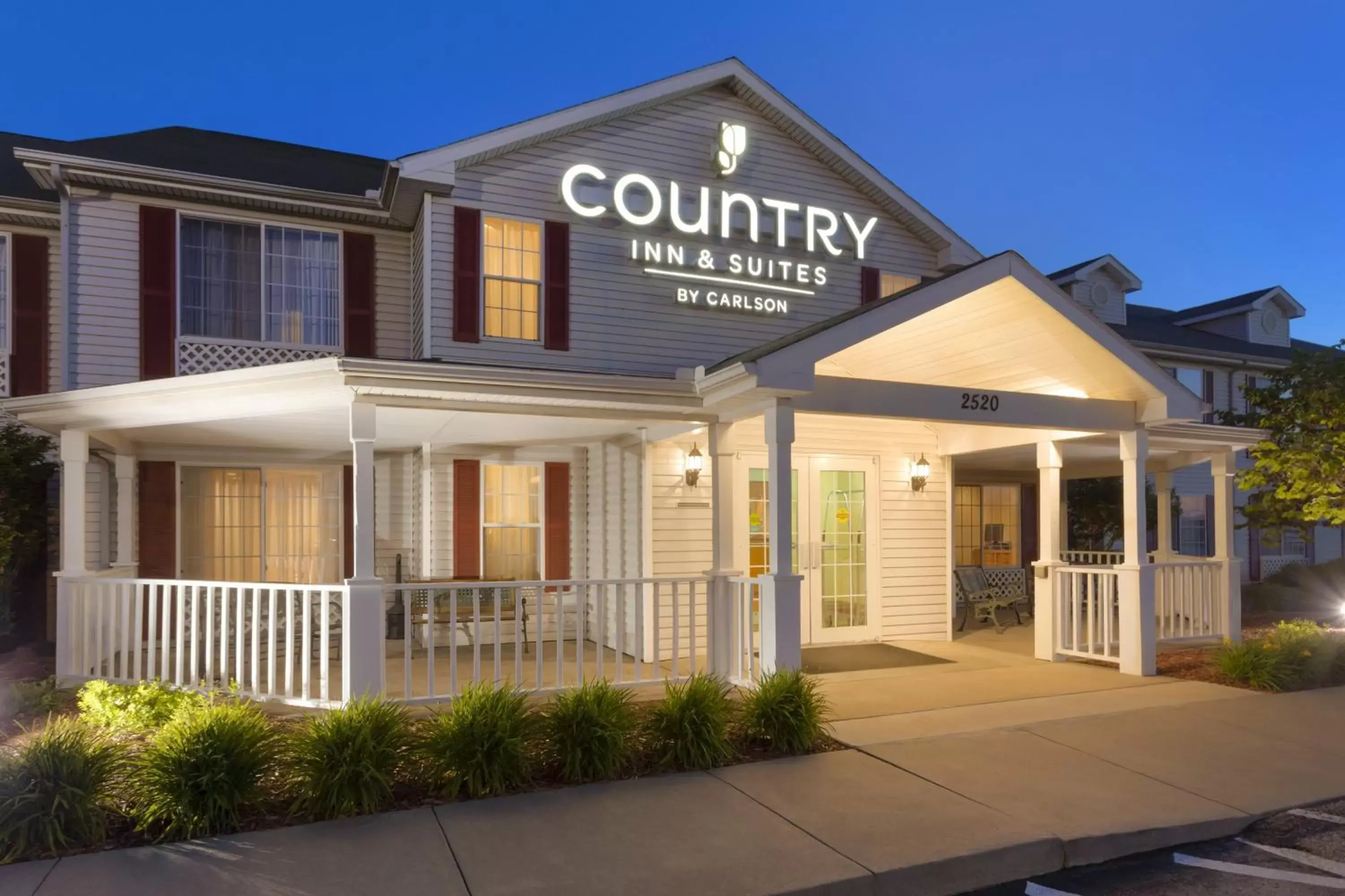 Facade/entrance, Property Building in Country Inn & Suites by Radisson, Nevada, MO