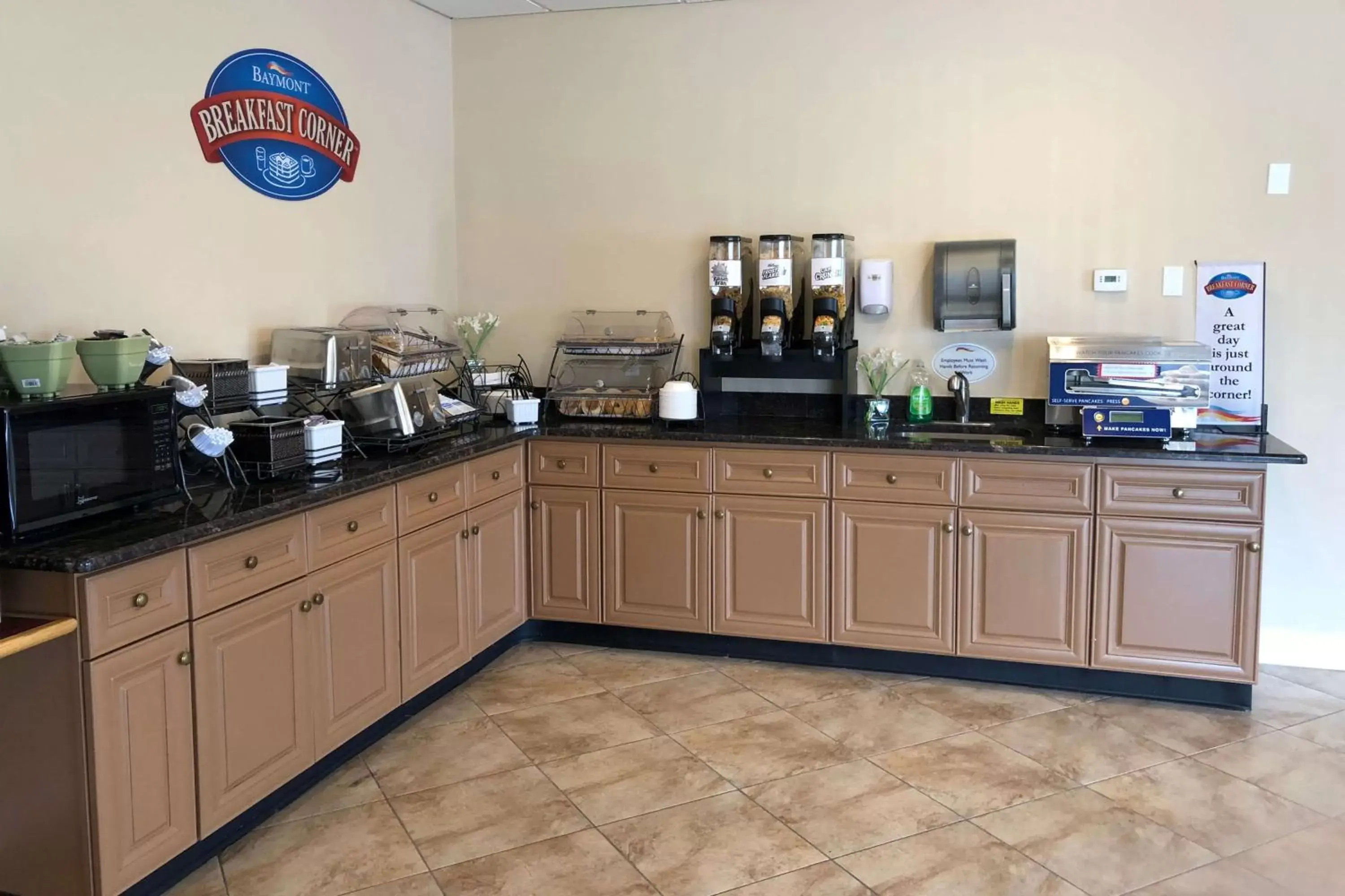 Restaurant/places to eat in Baymont by Wyndham Latham Albany Airport Restaurant/places to eat in Baymont by Wyndham Latham Albany Airport