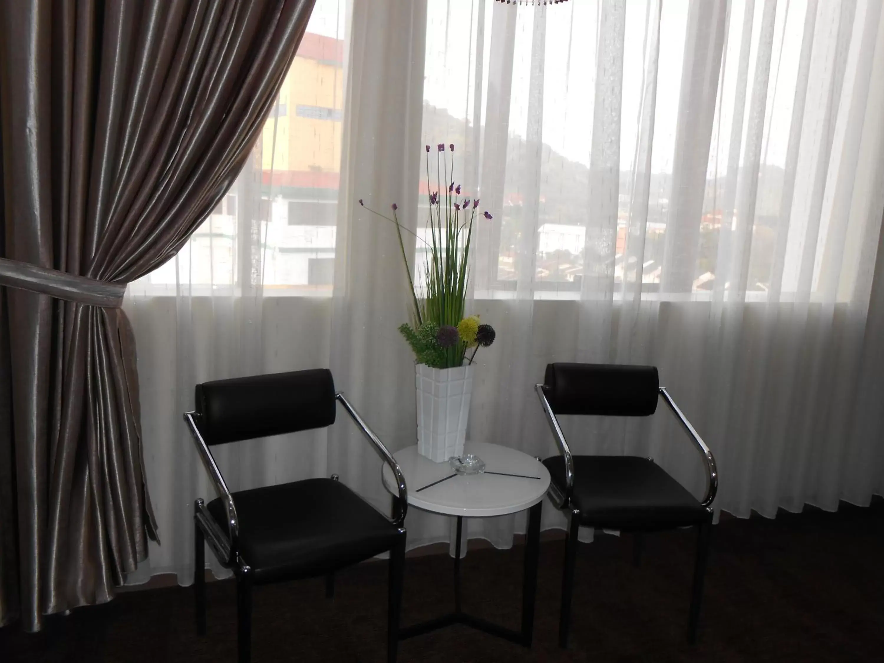 Seating Area in HIG Hotel