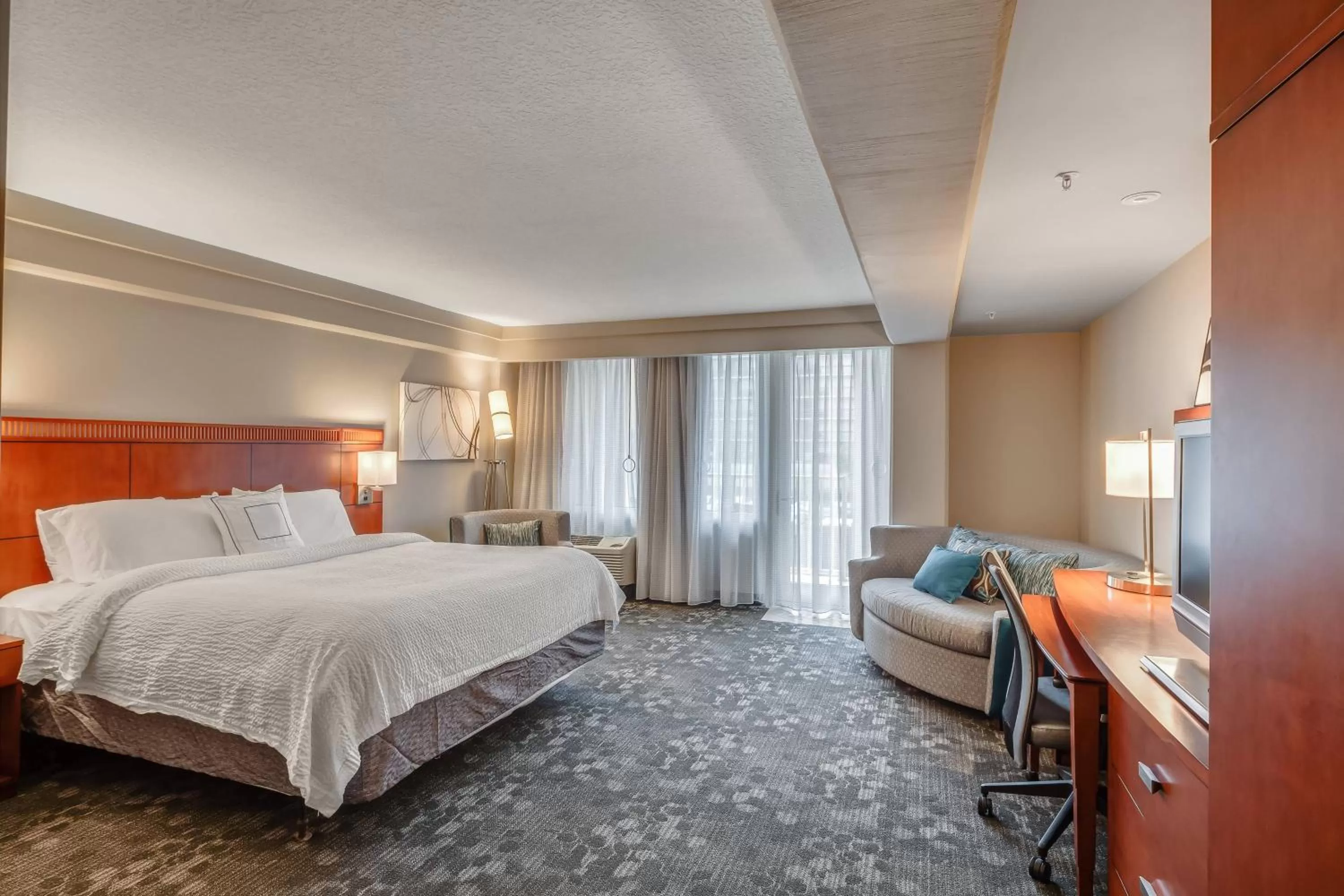Non view mini-Suite, Larger Guest room, King, Sofa bed in Courtyard by Marriott Jacksonville Beach Oceanfront