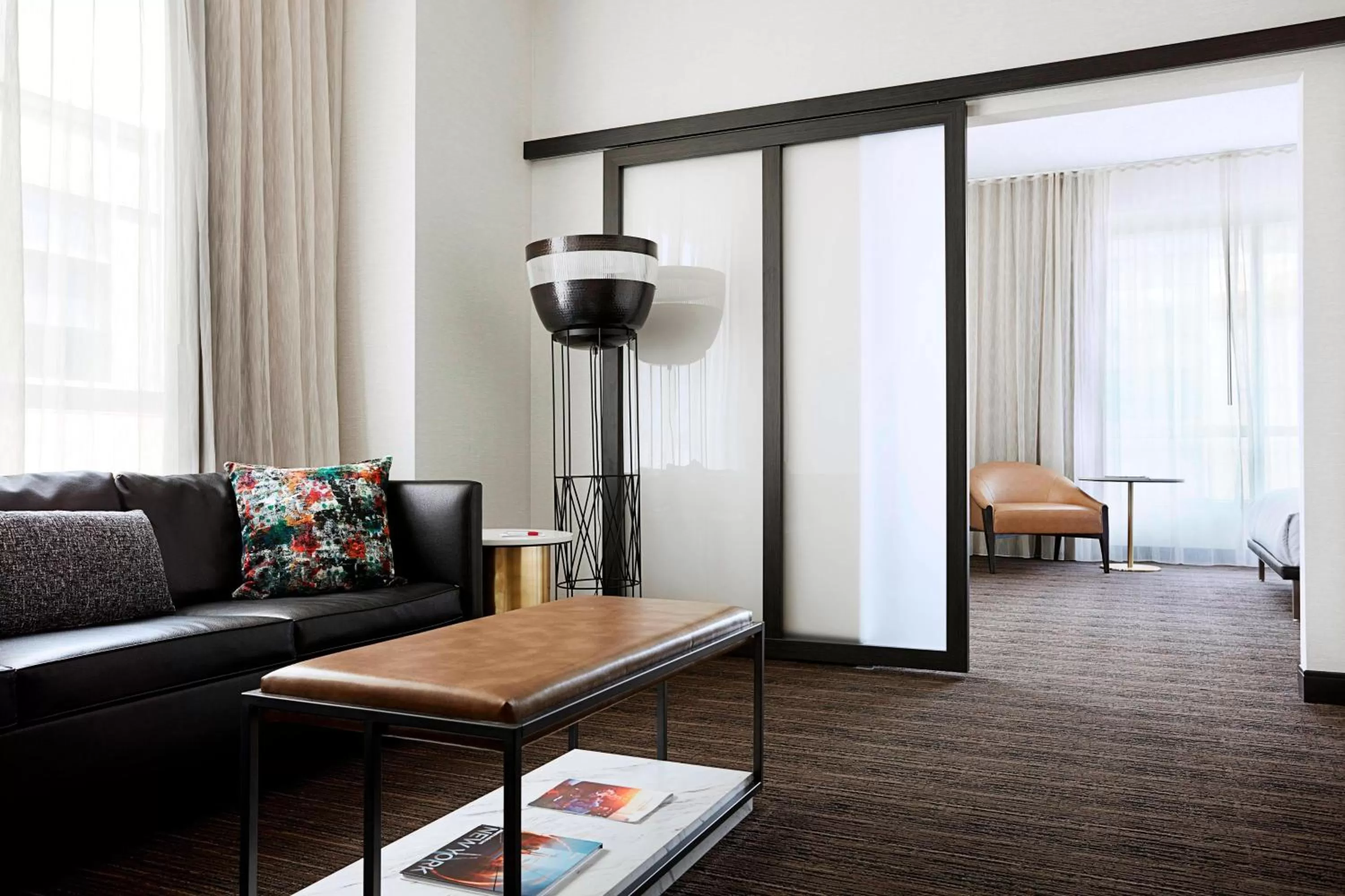 Photo of the whole room in New York Marriott at the Brooklyn Bridge