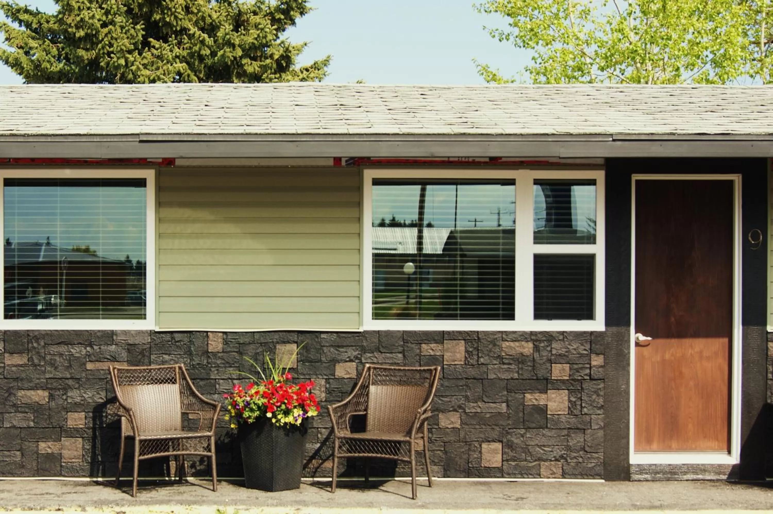 Facade/entrance in Stardust Inn and Chalets