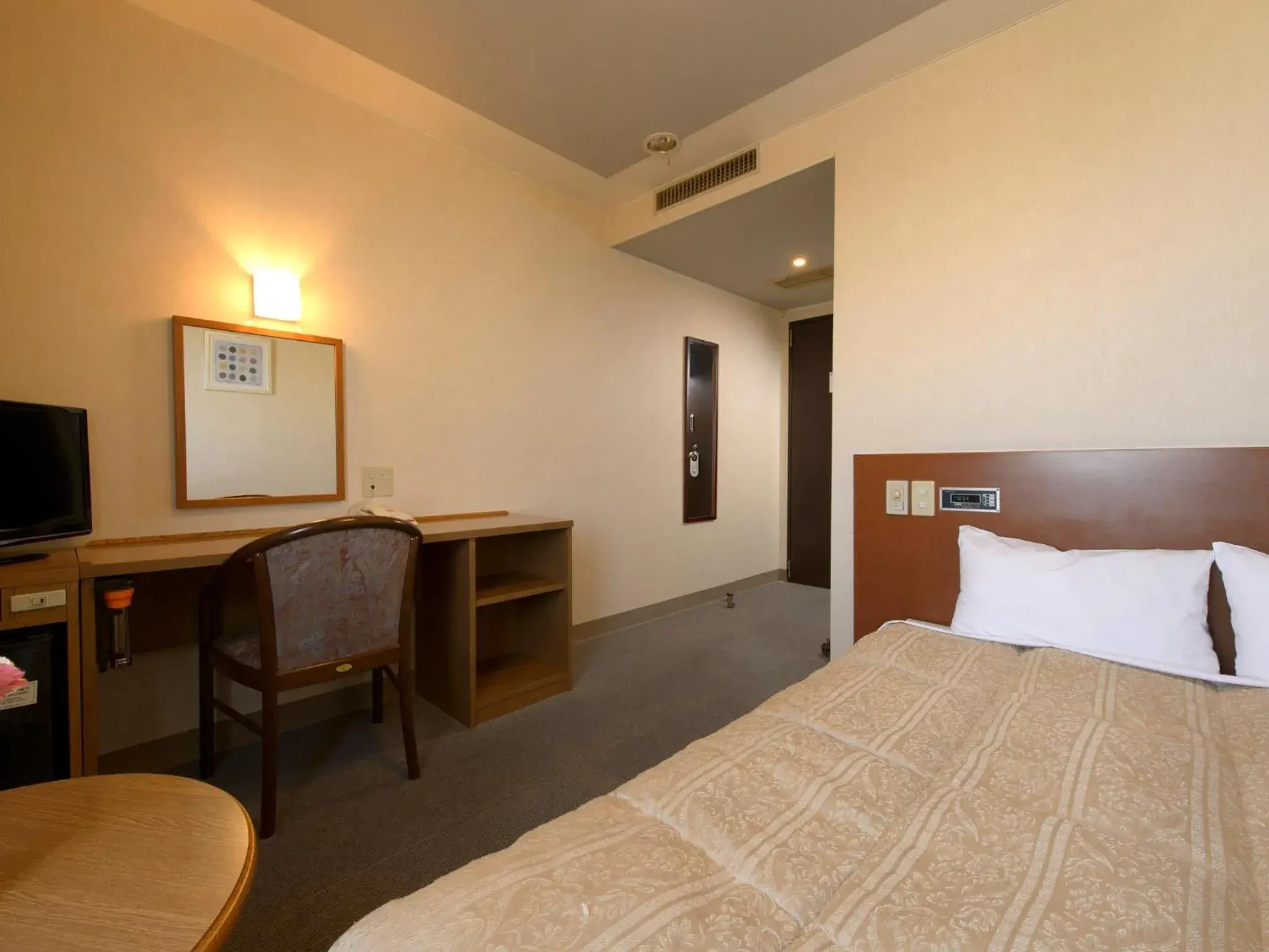 Photo of the whole room, Bed in Hotel Pearl City Hachinohe