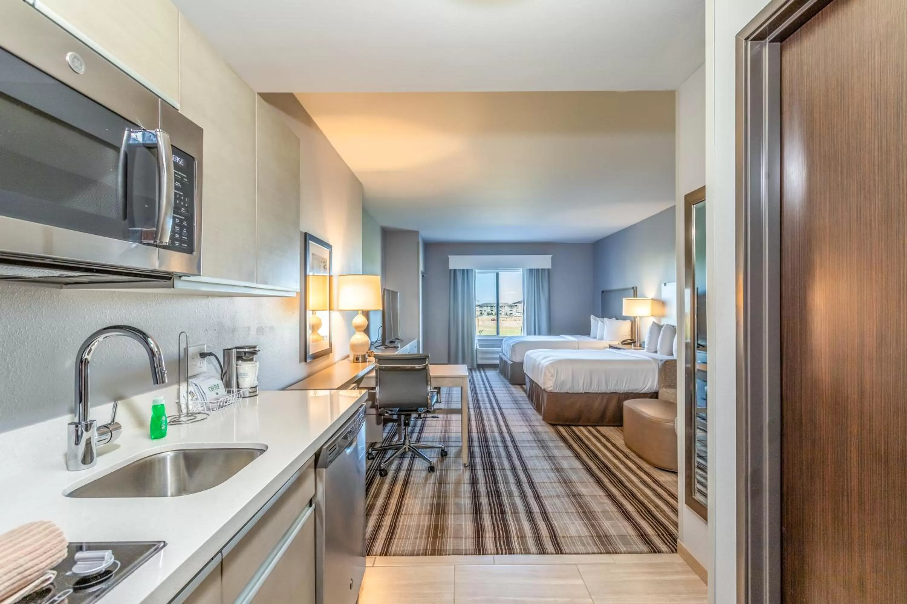 Kitchen or kitchenette, Bed in Hawthorn Extended Stay by Wyndham Loveland