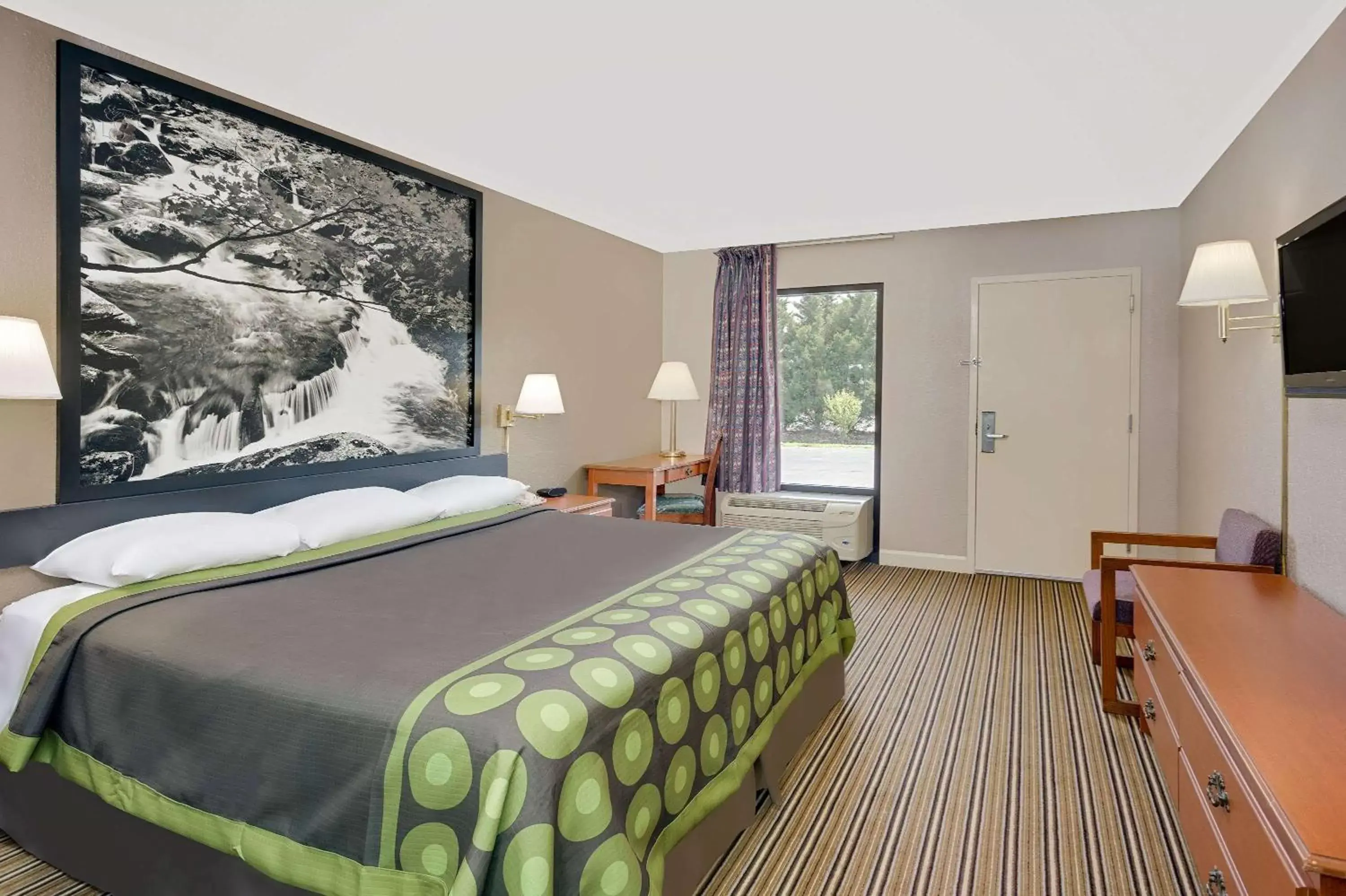 Photo of the whole room in Super 8 by Wyndham Athens