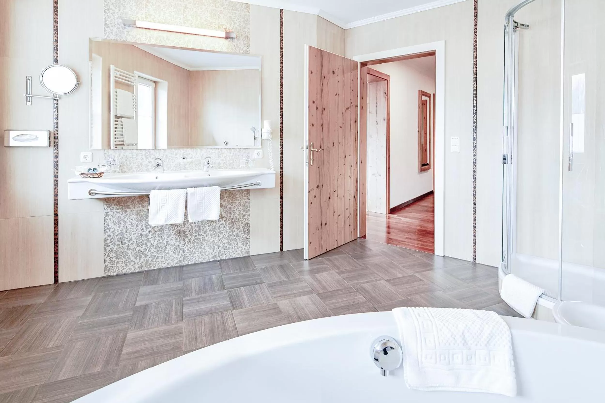 Shower in Alpine Hideaway ZILLERTALERHOF - 4 Sterne Superior