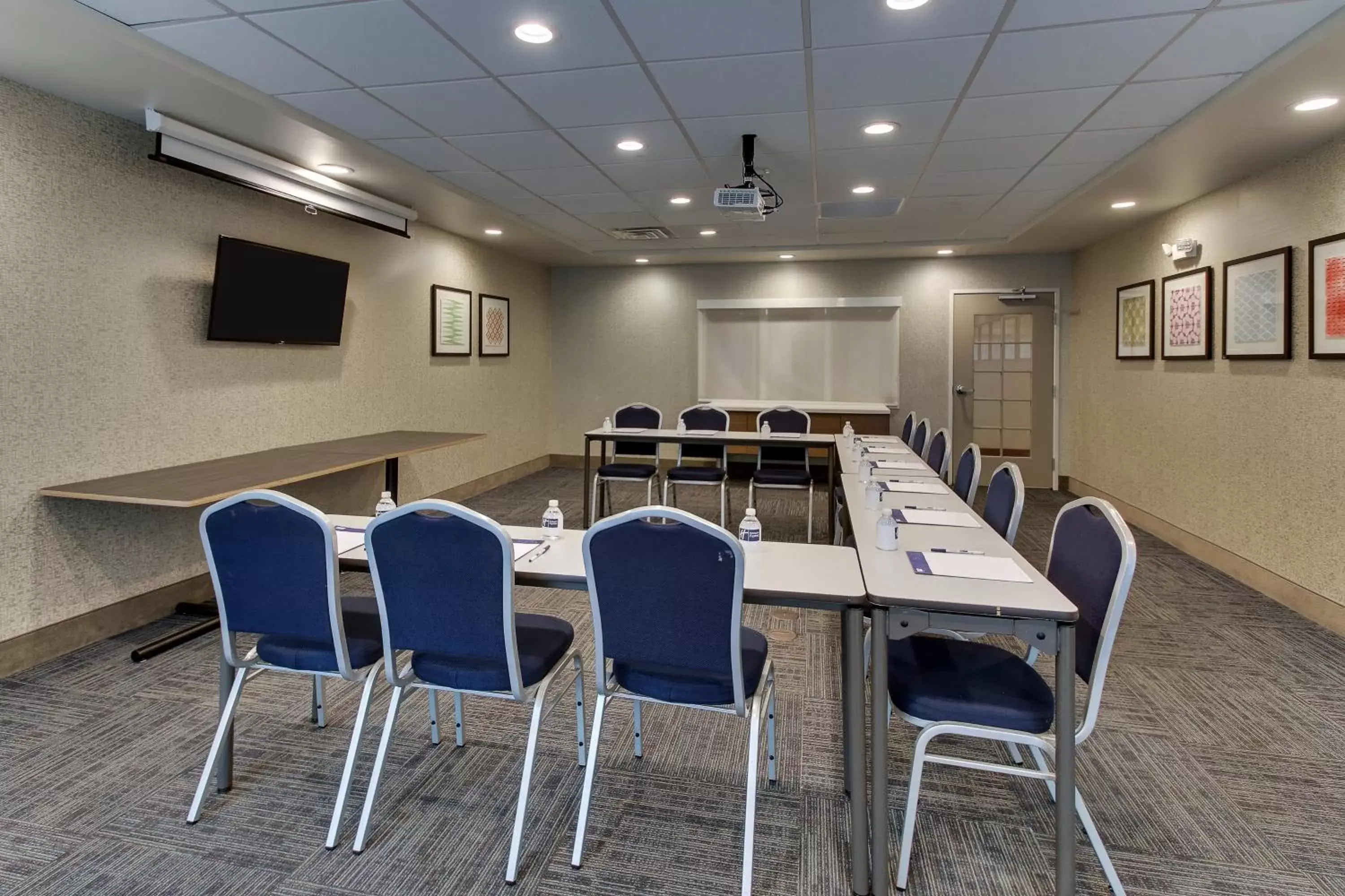 Meeting/conference room in Holiday Inn Express & Suites - Ithaca, an IHG Hotel