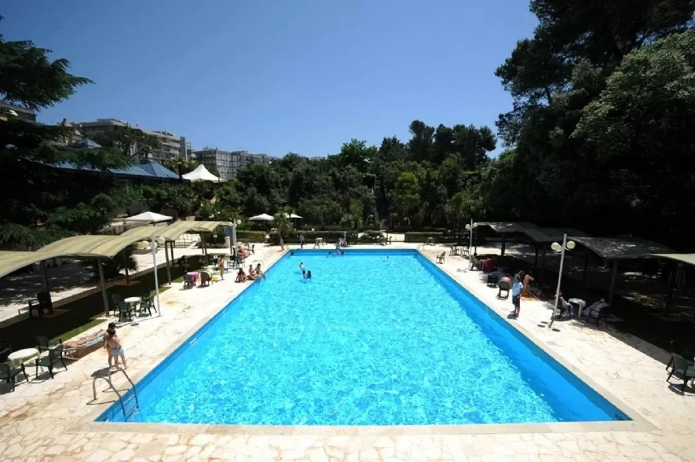 Swimming Pool in Hotel Villa Rosa