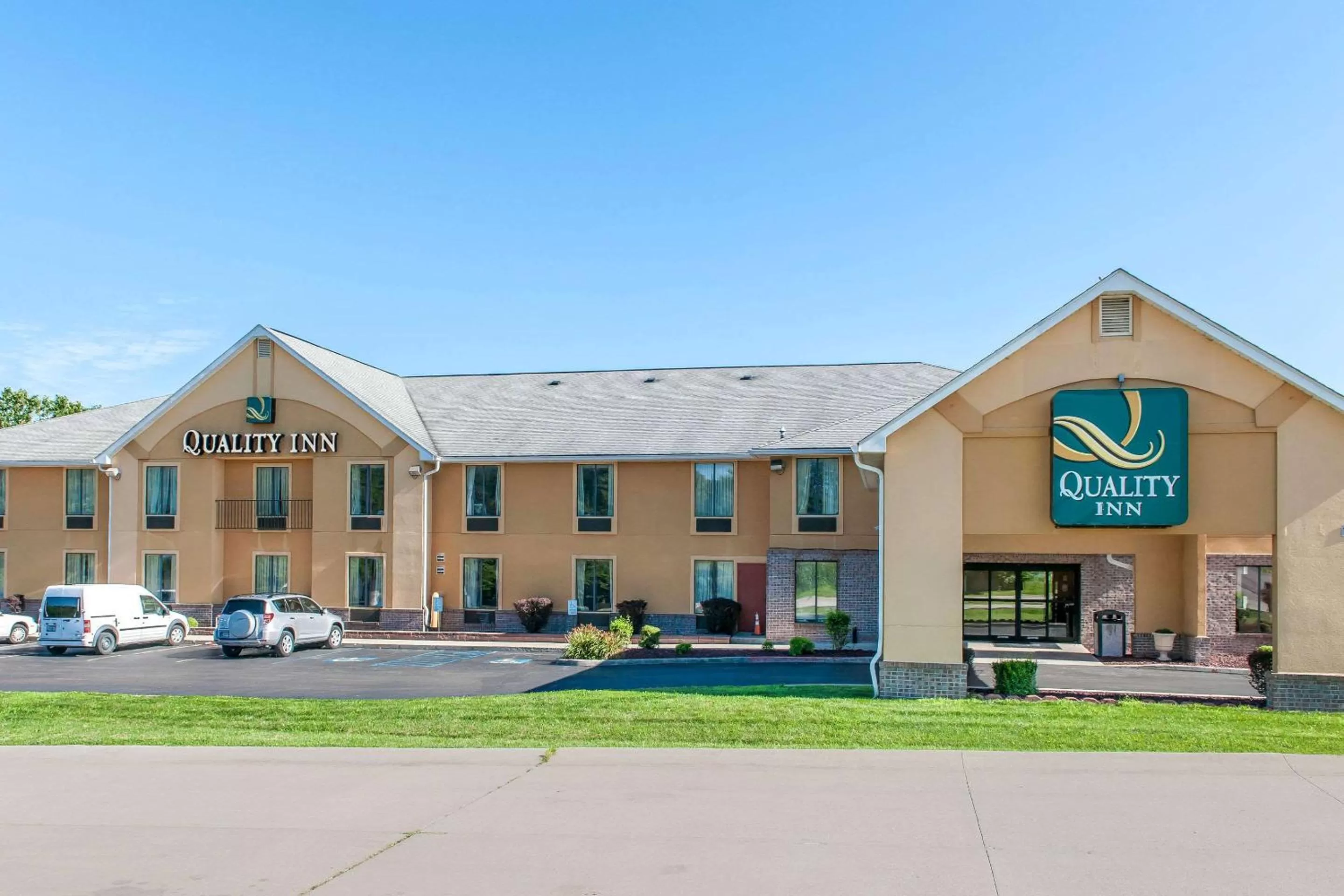 Property building in Quality Inn Bloomington Near University