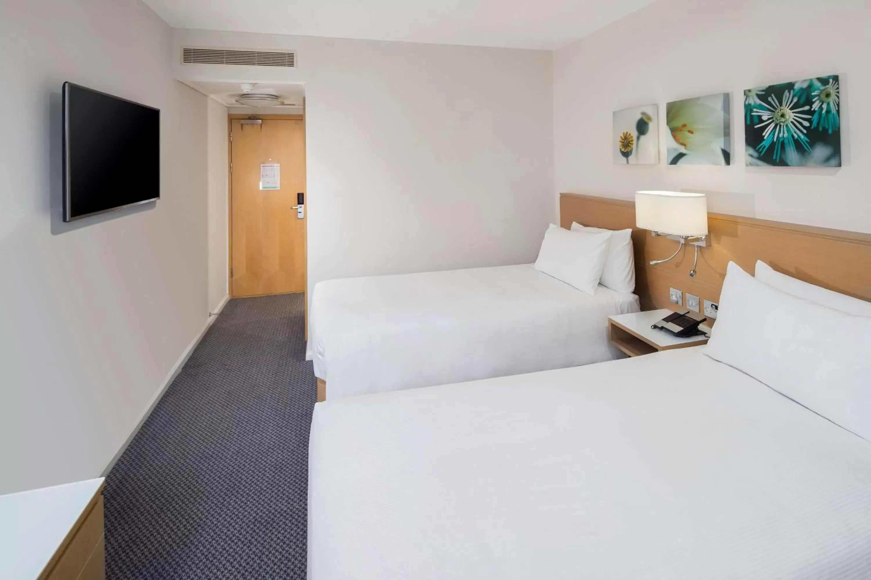 Bedroom, Bed in Hilton Garden Inn Bristol City Centre