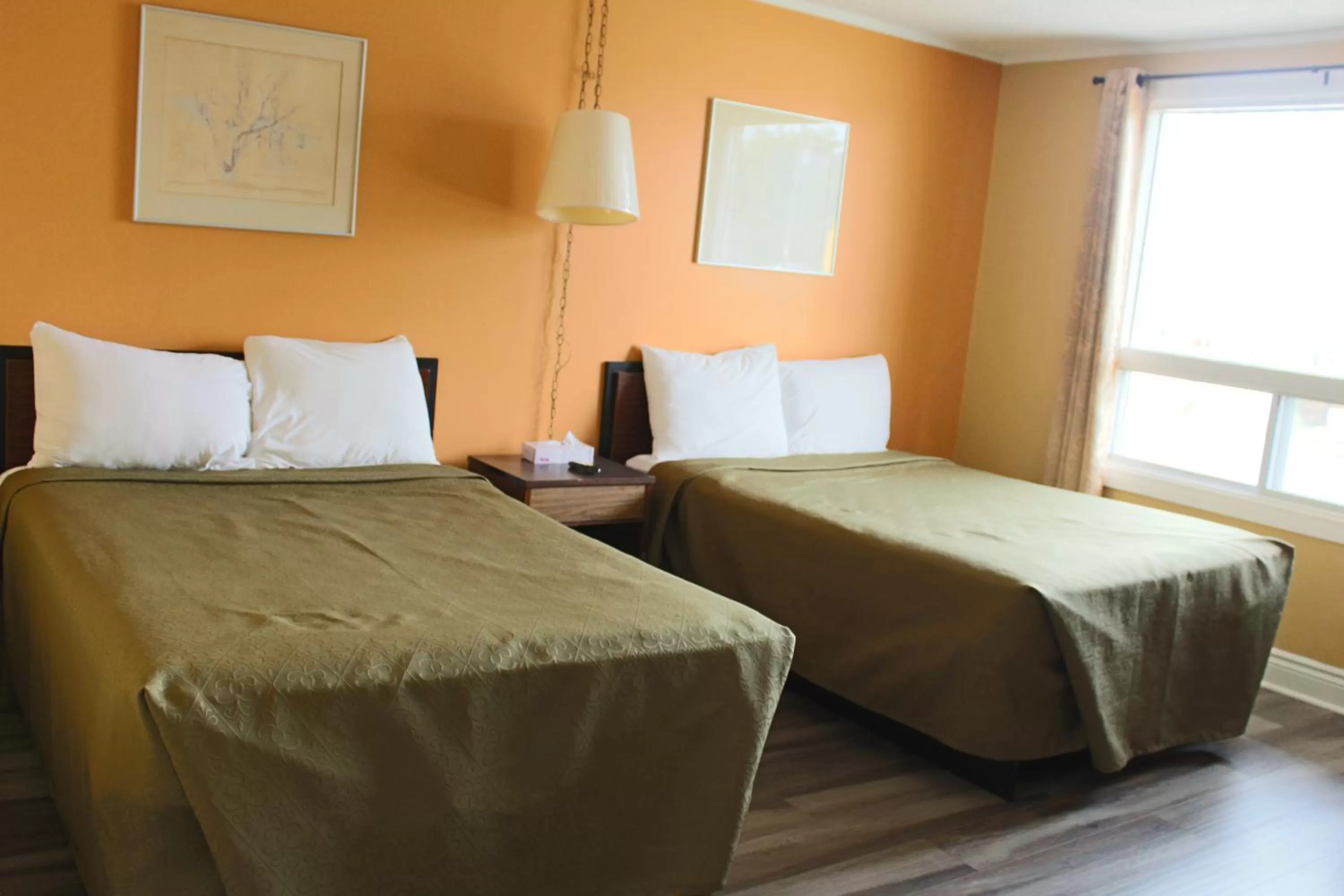 Bed in Travellers Inn