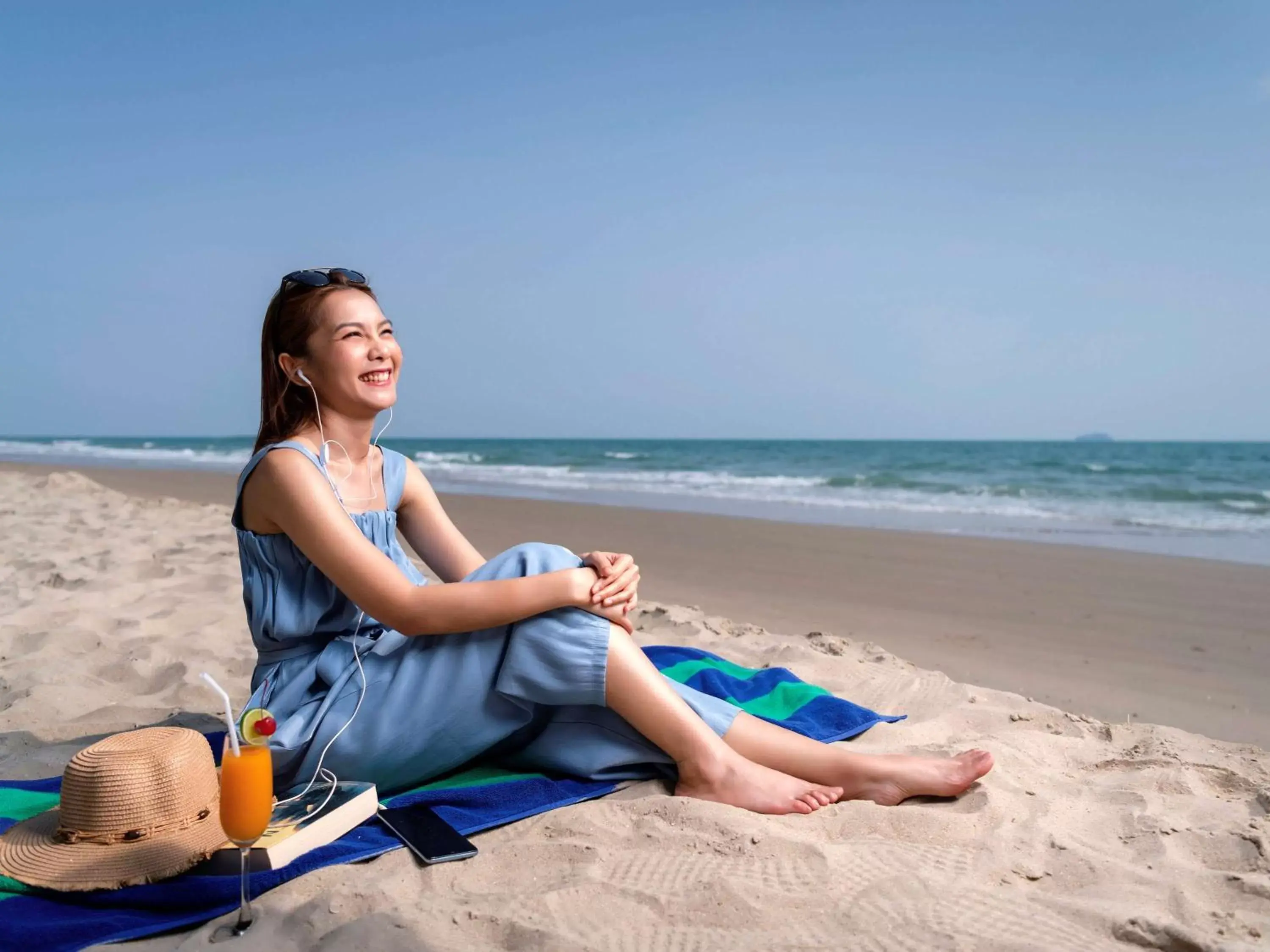 Lounge or bar, Beach in Novotel Rayong Rim Pae Resort