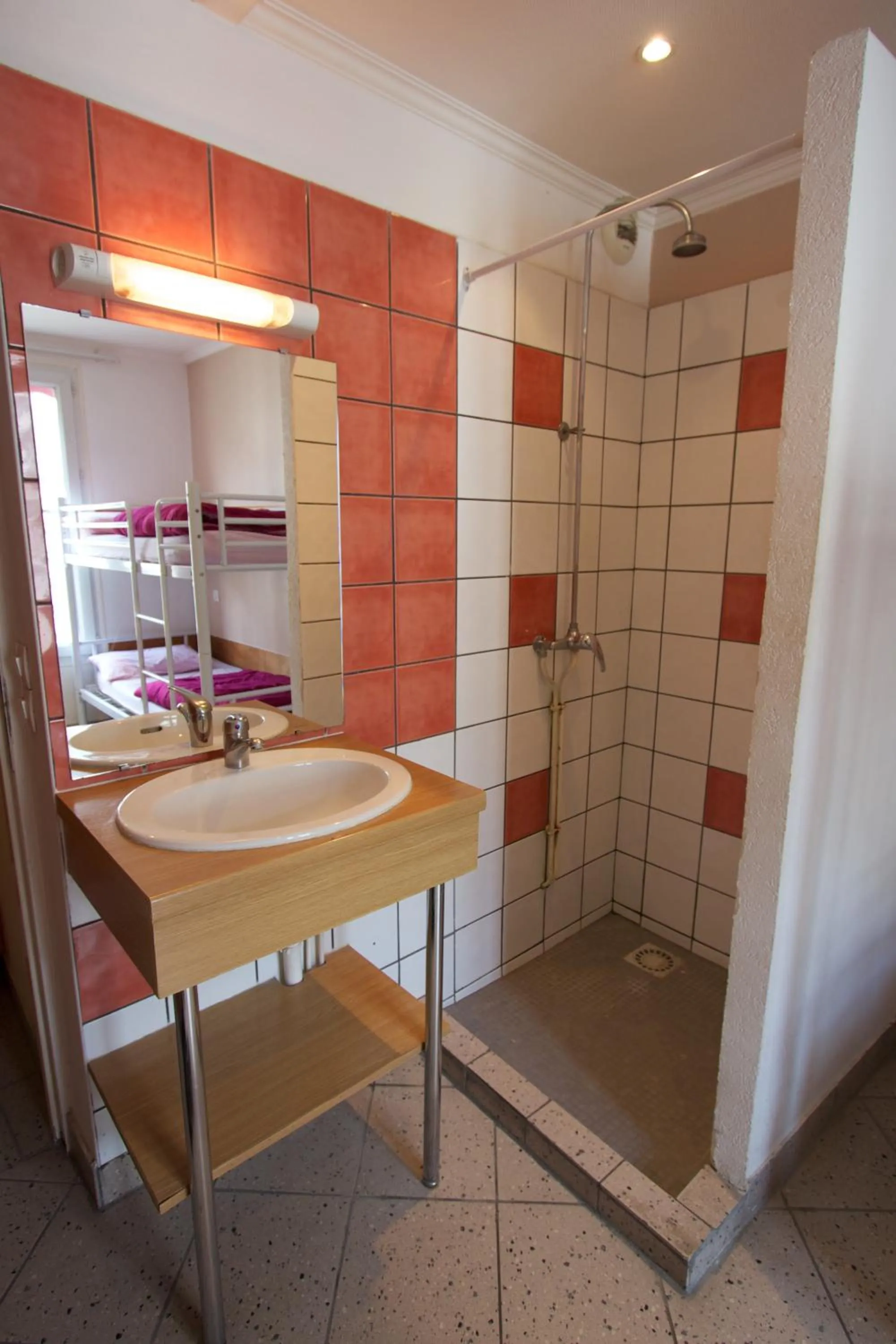 Bathroom in Auberge Internationale des Jeunes