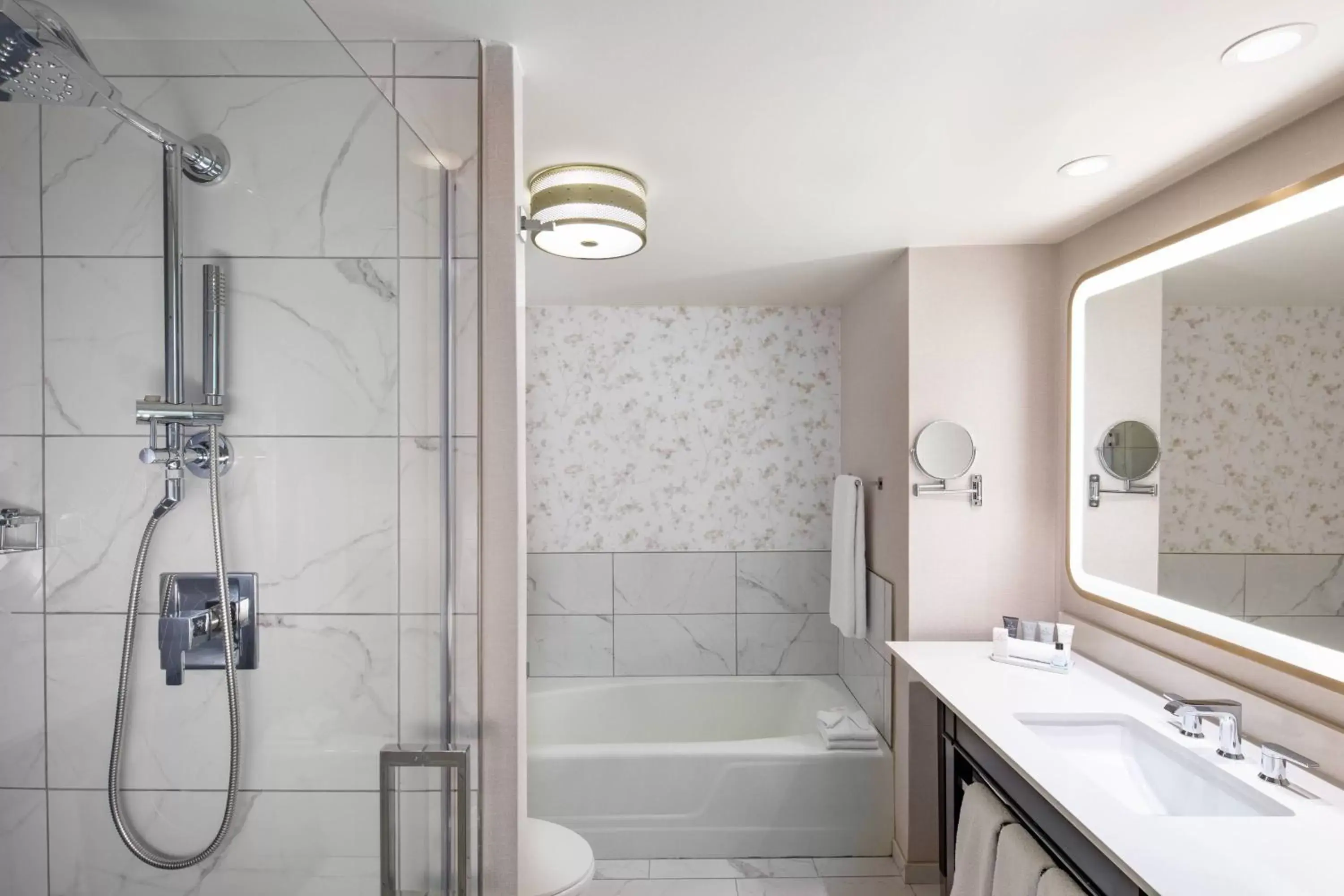 Deluxe Corner King, Larger Guest room, 1 King, Corner room in JW Marriott Atlanta Buckhead Deluxe Corner King, Larger Guest room, 1 King, Corner room in JW Marriott Atlanta Buckhead