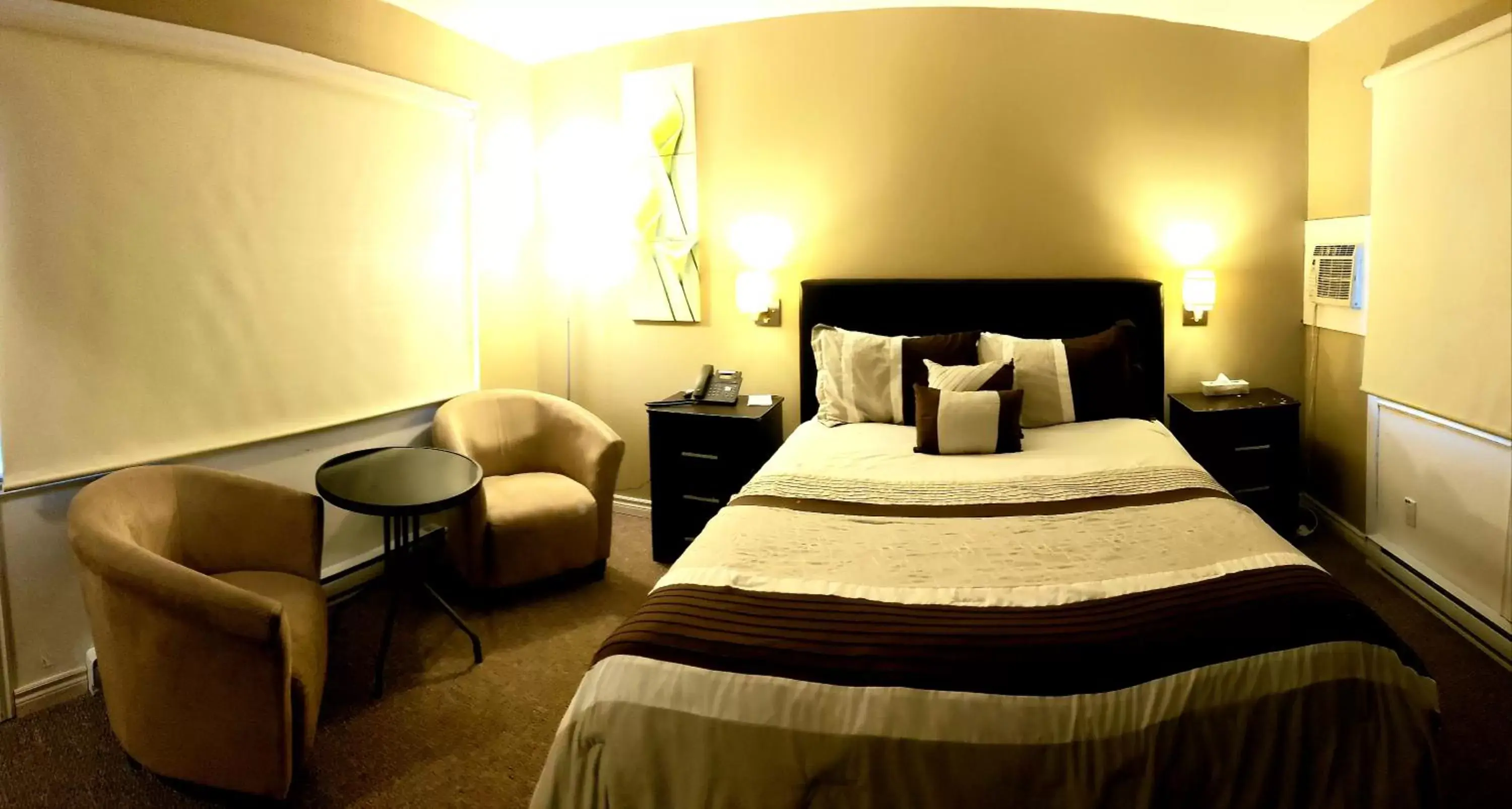 Queen Room in Travellers Motel Queen Room in Travellers Motel