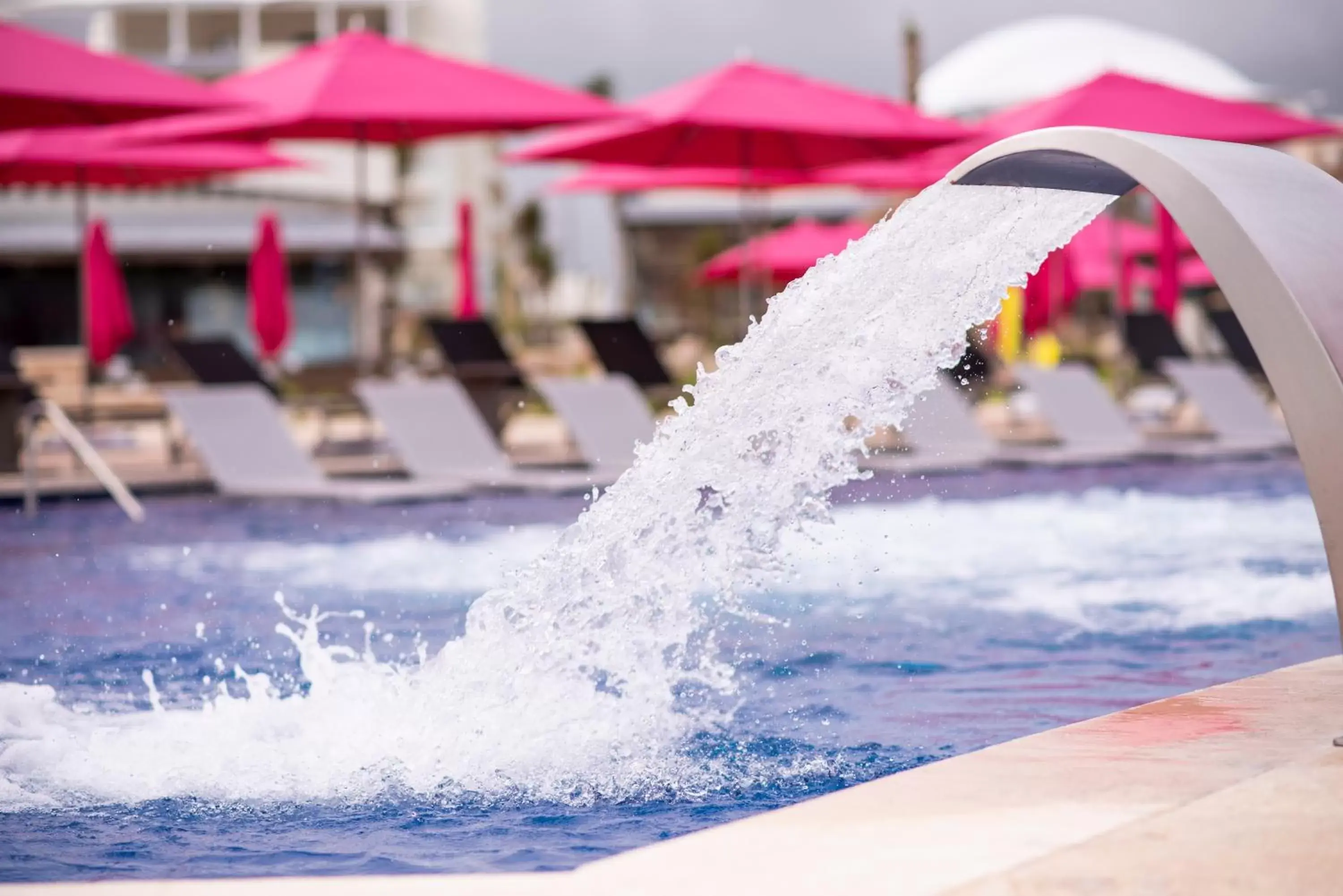 Swimming pool in Planet Hollywood Cancun, An Autograph Collection All-Inclusive Resort