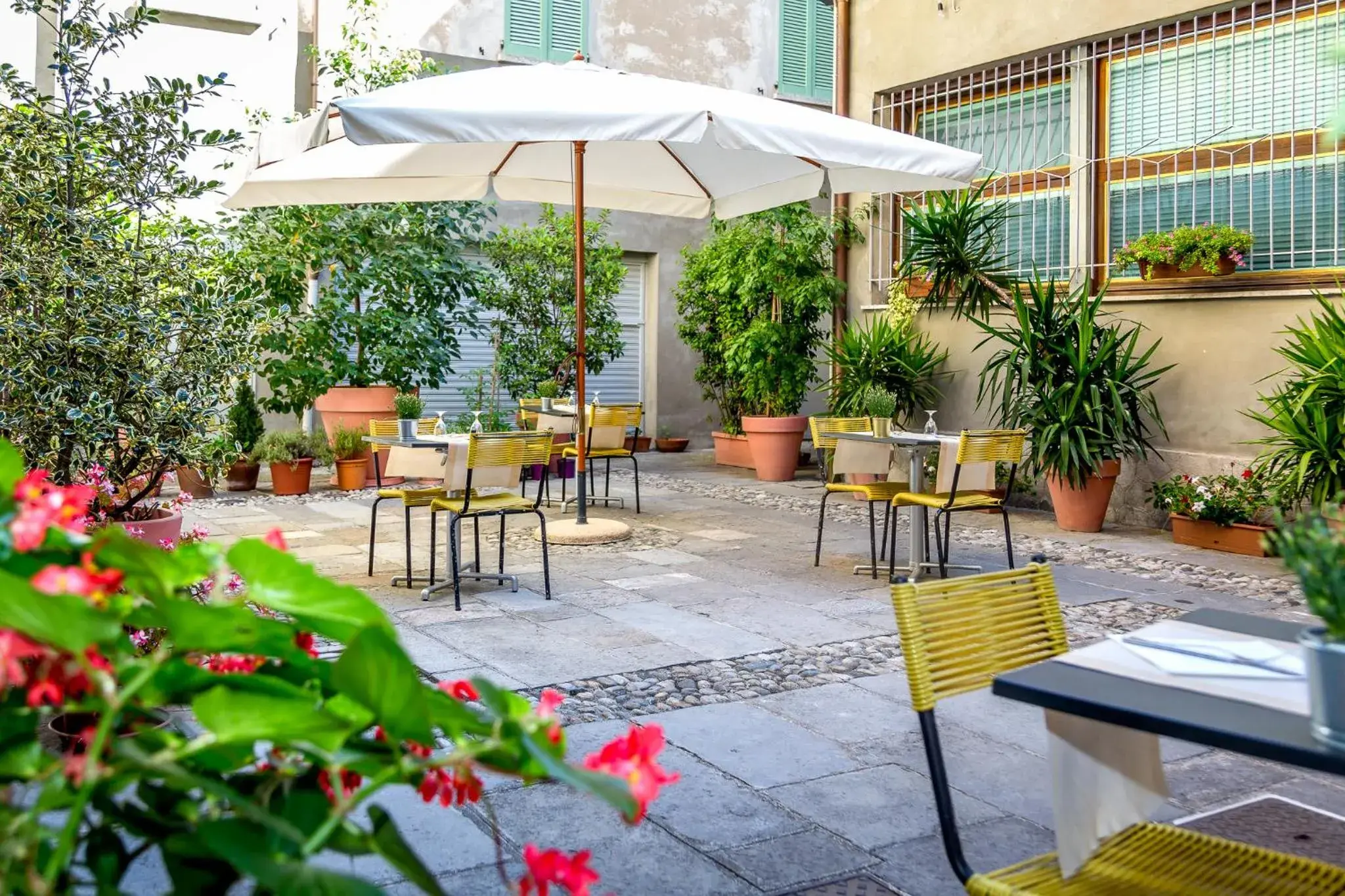 Inner courtyard view, Restaurant/Places to Eat in Hotel Tre Re