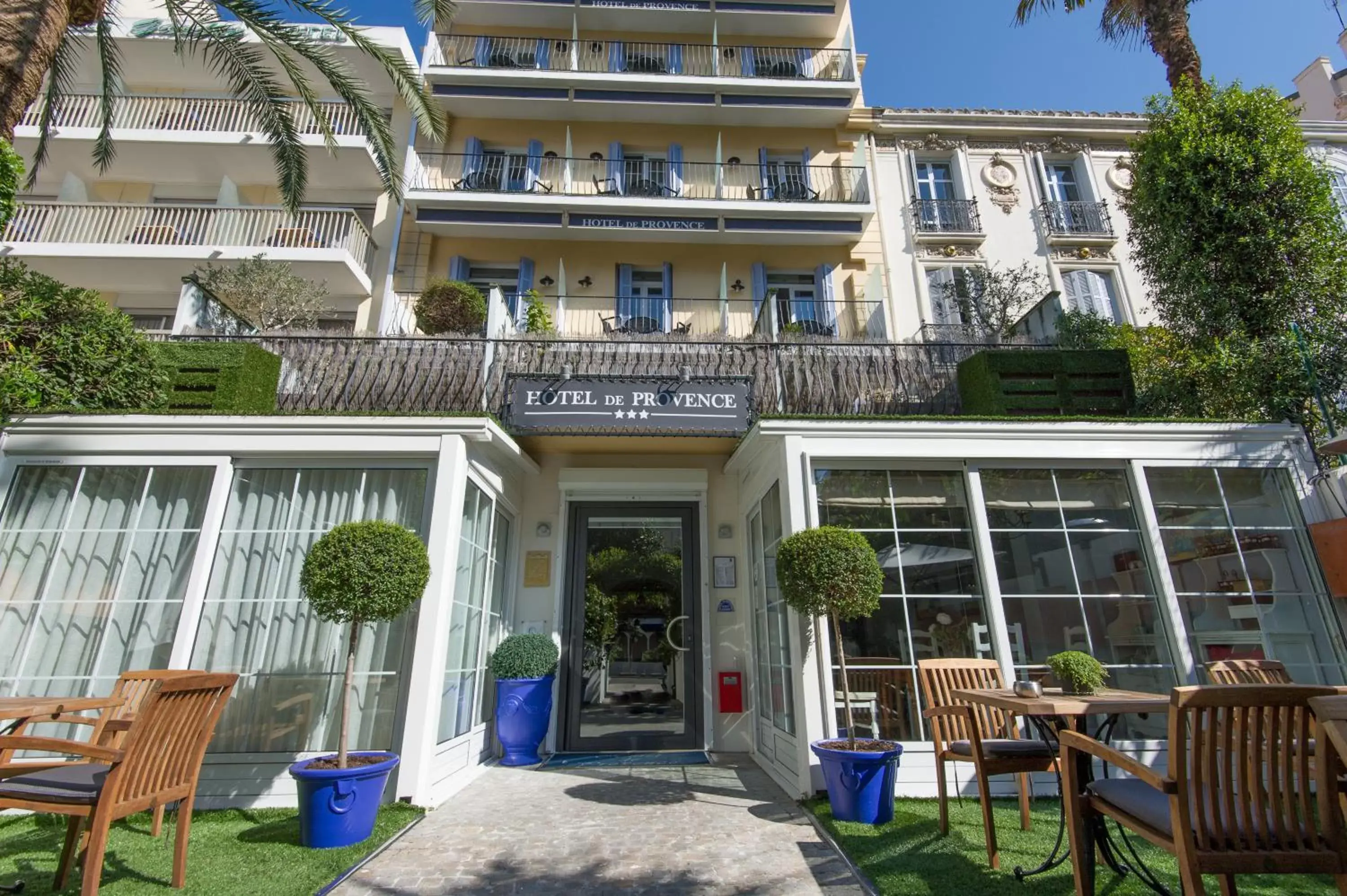 Facade/entrance in Hôtel de Provence