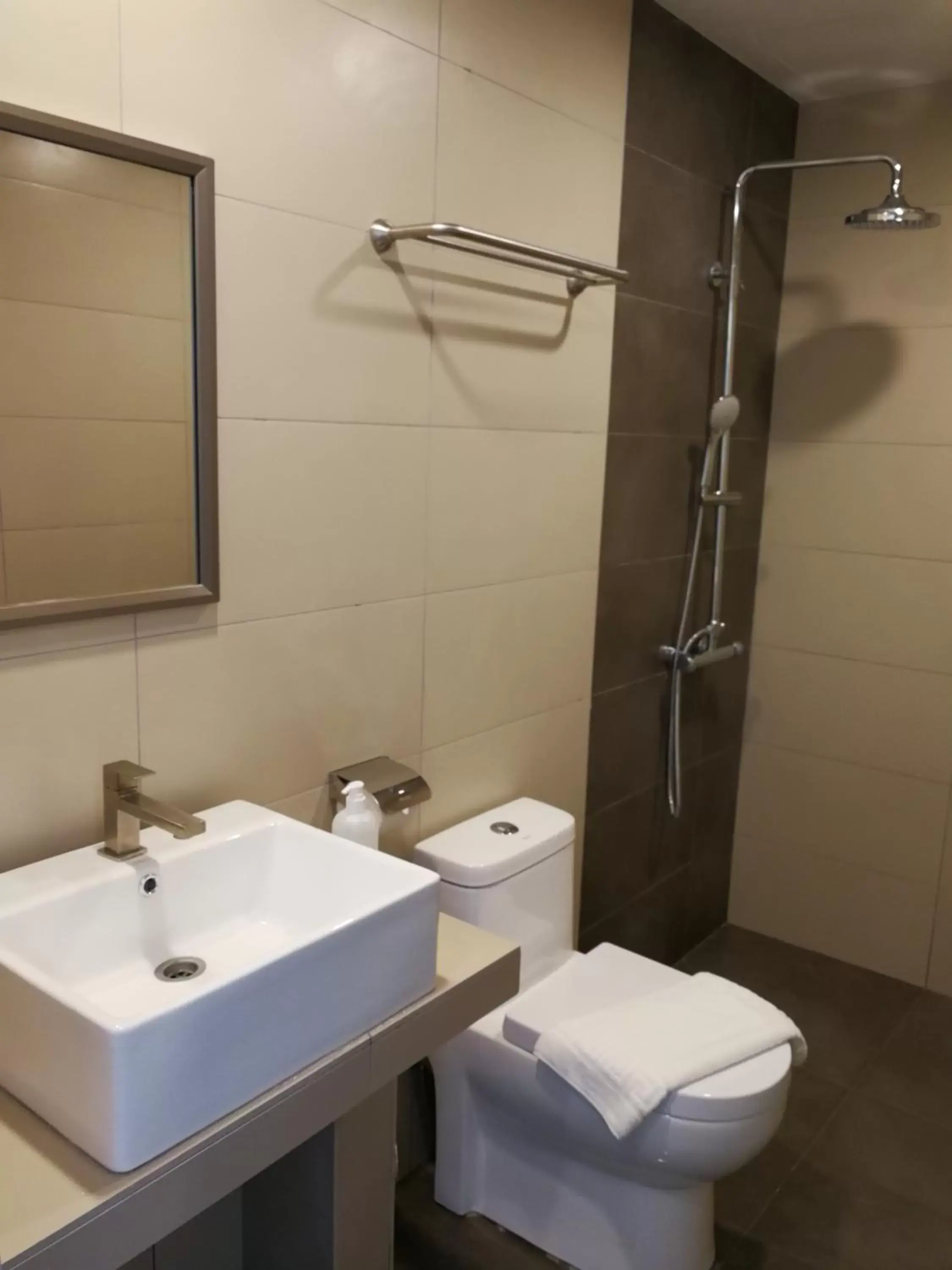 Deluxe Family Room (With Elevator) in 1 Orange Hotel KLIA & KLIA2 Deluxe Family Room (With Elevator) in 1 Orange Hotel KLIA & KLIA2