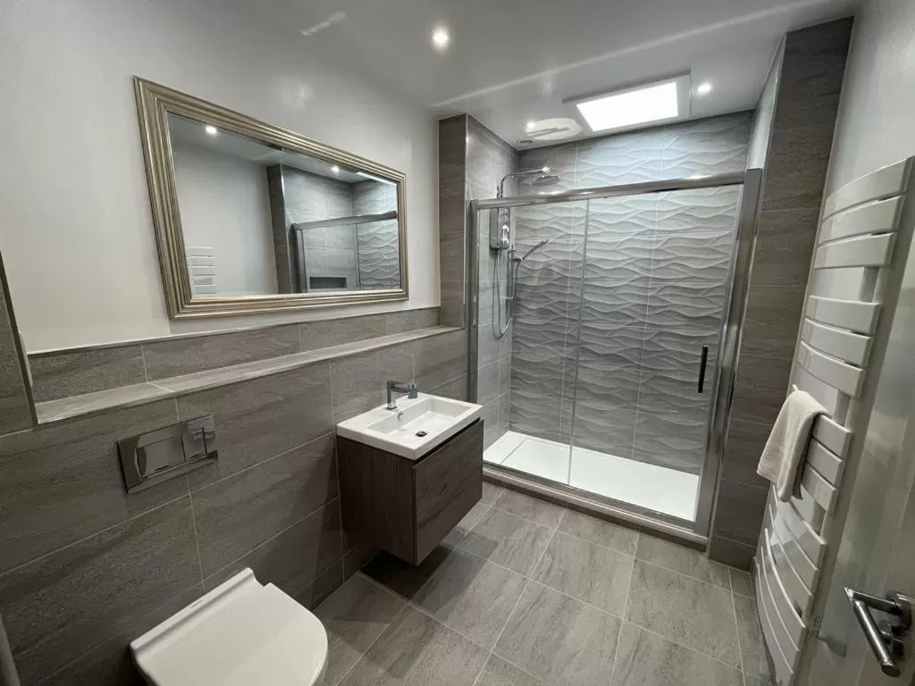 Shower in The Falcon Hotel