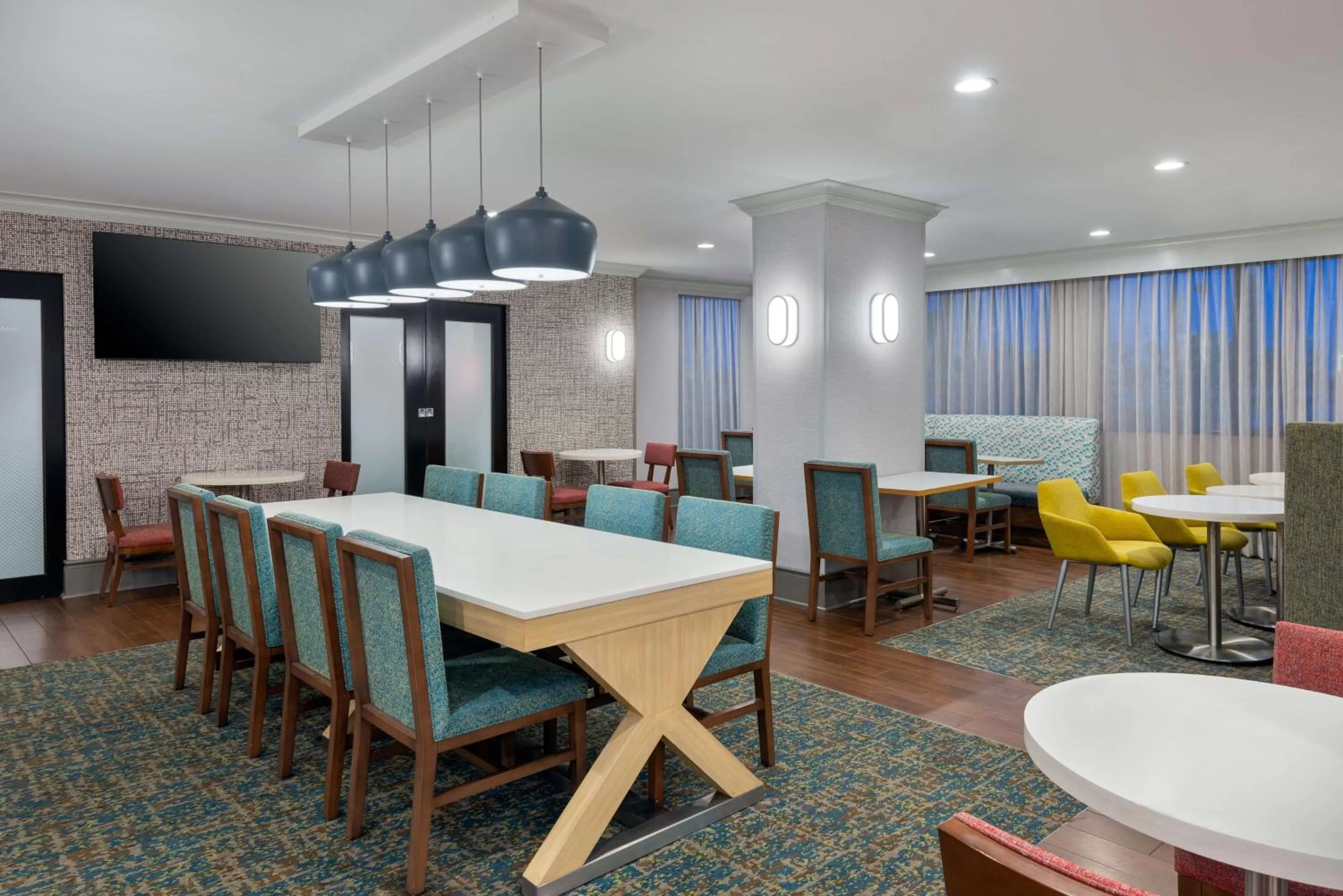 Breakfast in Hampton Inn Buffalo-Airport Galleria Mall