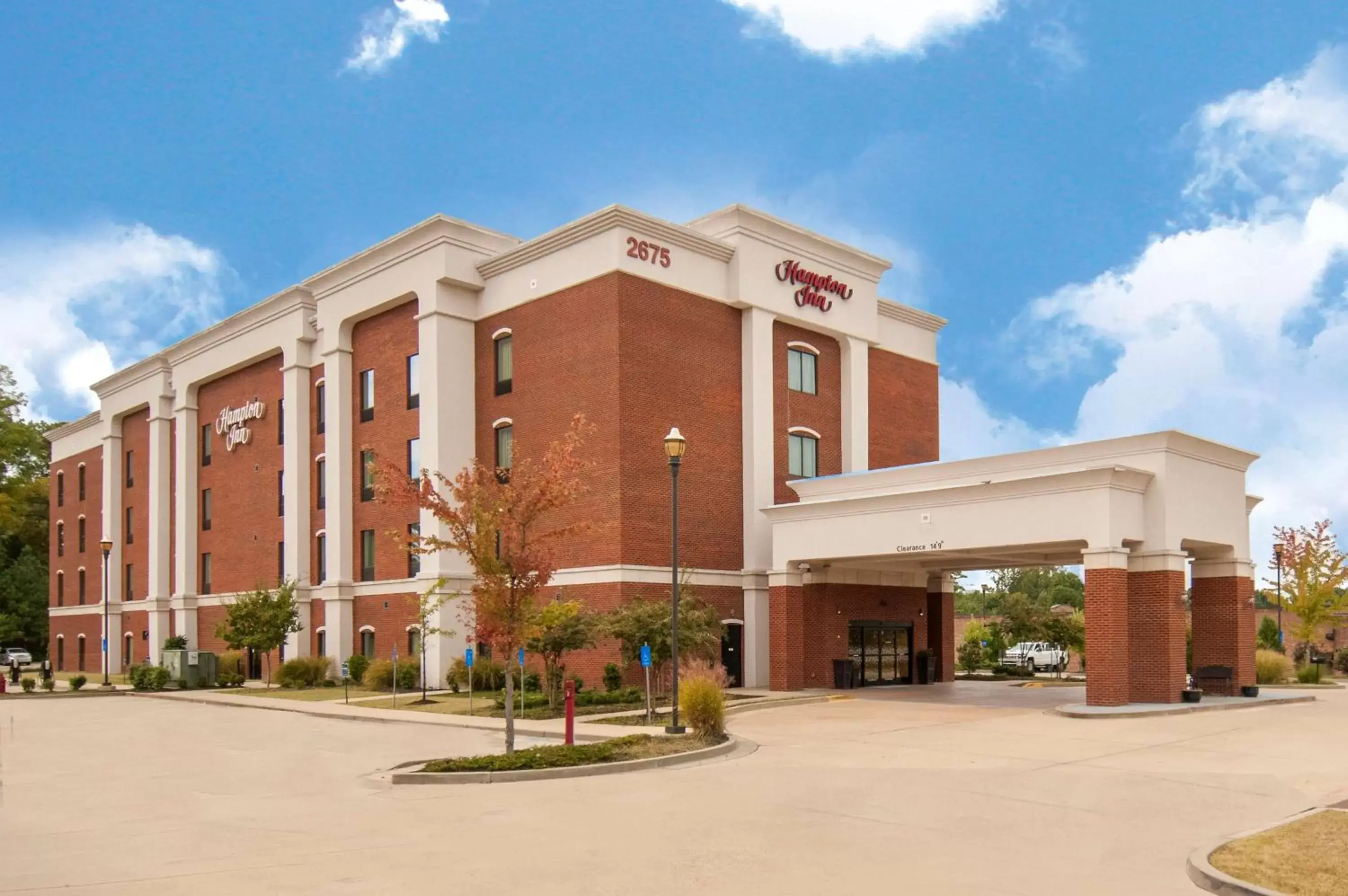 Property Building in Hampton Inn Hernando, MS