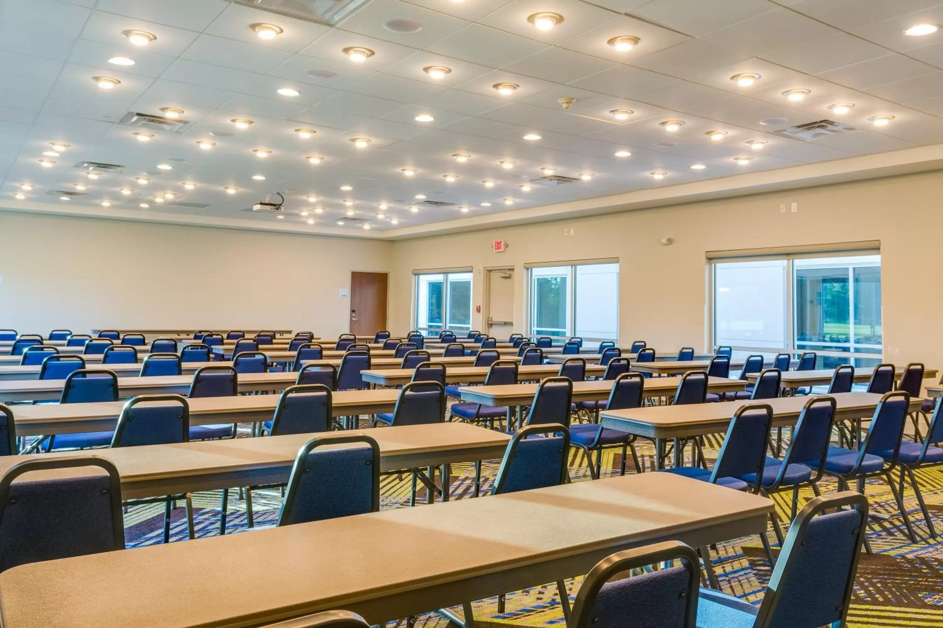 Meeting/conference room in Holiday Inn Express & Suites Russellville, an IHG Hotel