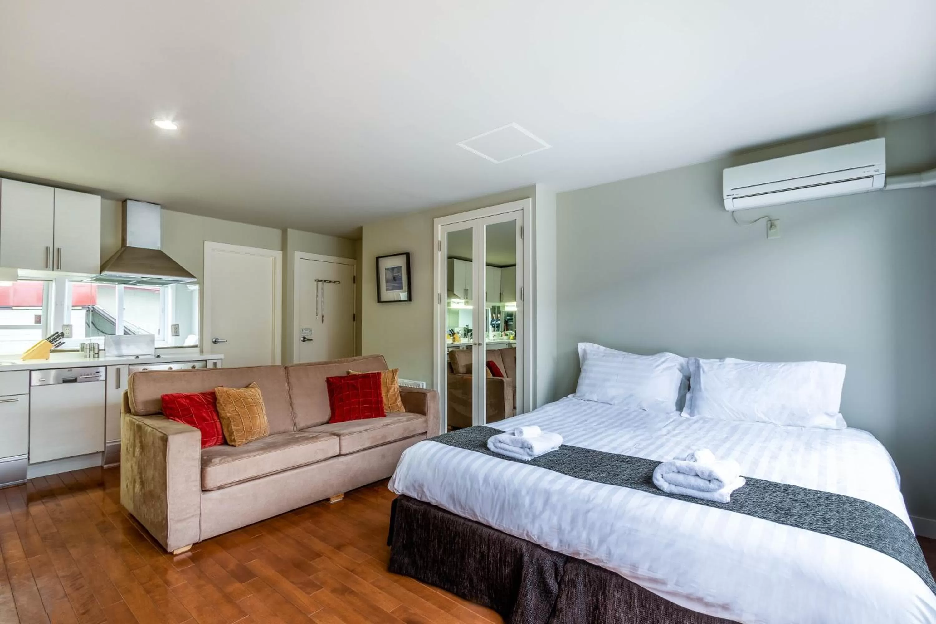 Photo of the whole room, Bed in Fresh Powder Accommodation