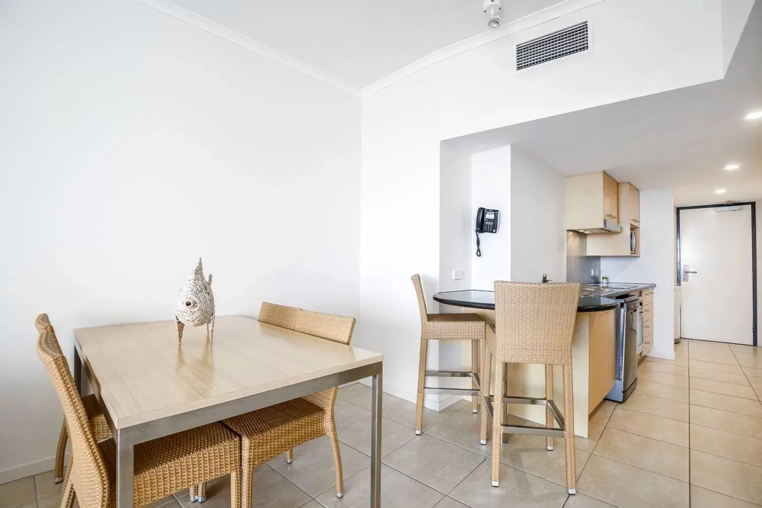 Kitchen or kitchenette, Dining Area in Rolling Surf Resort