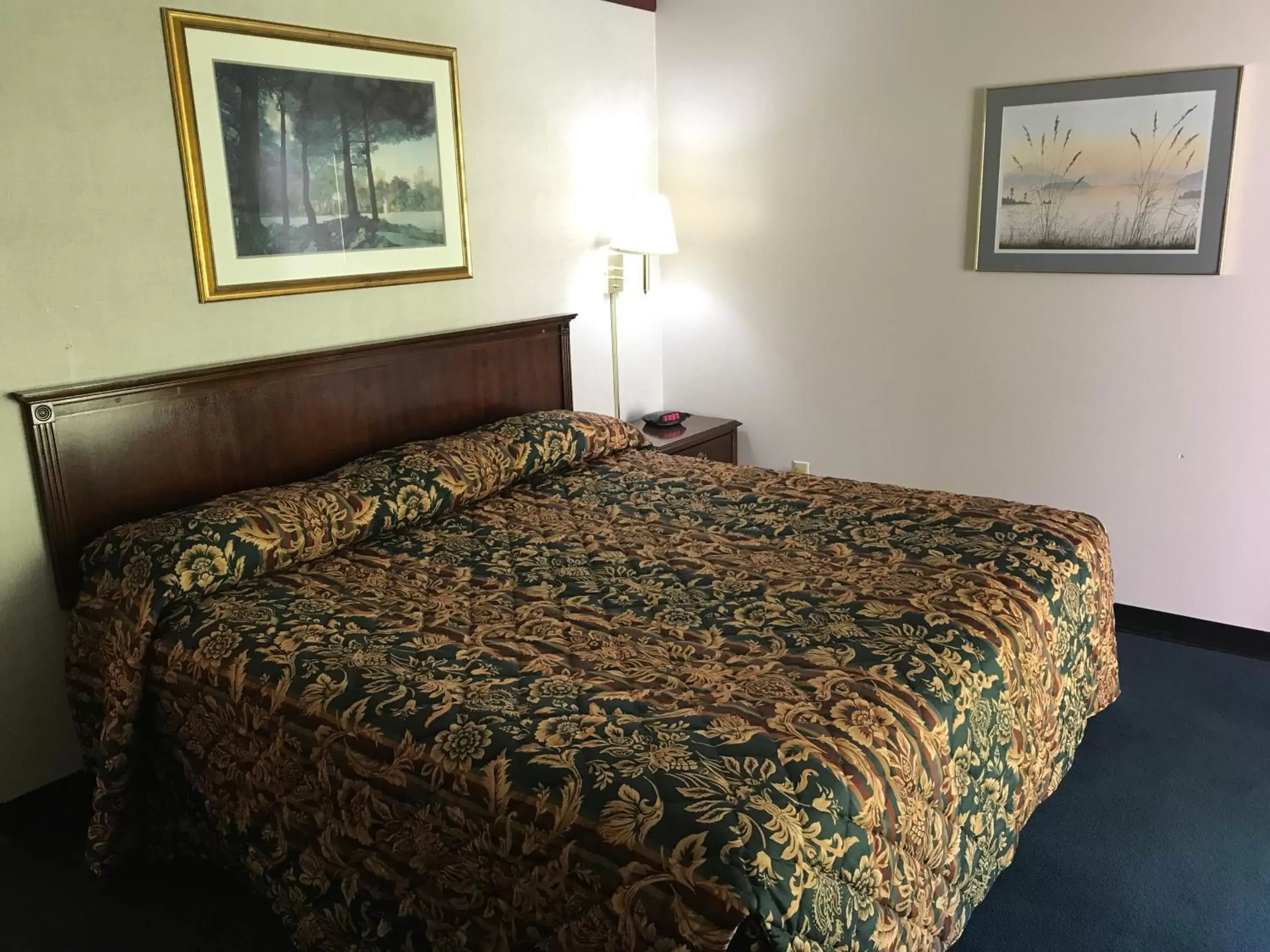 Bed in Sequim Bay Lodge